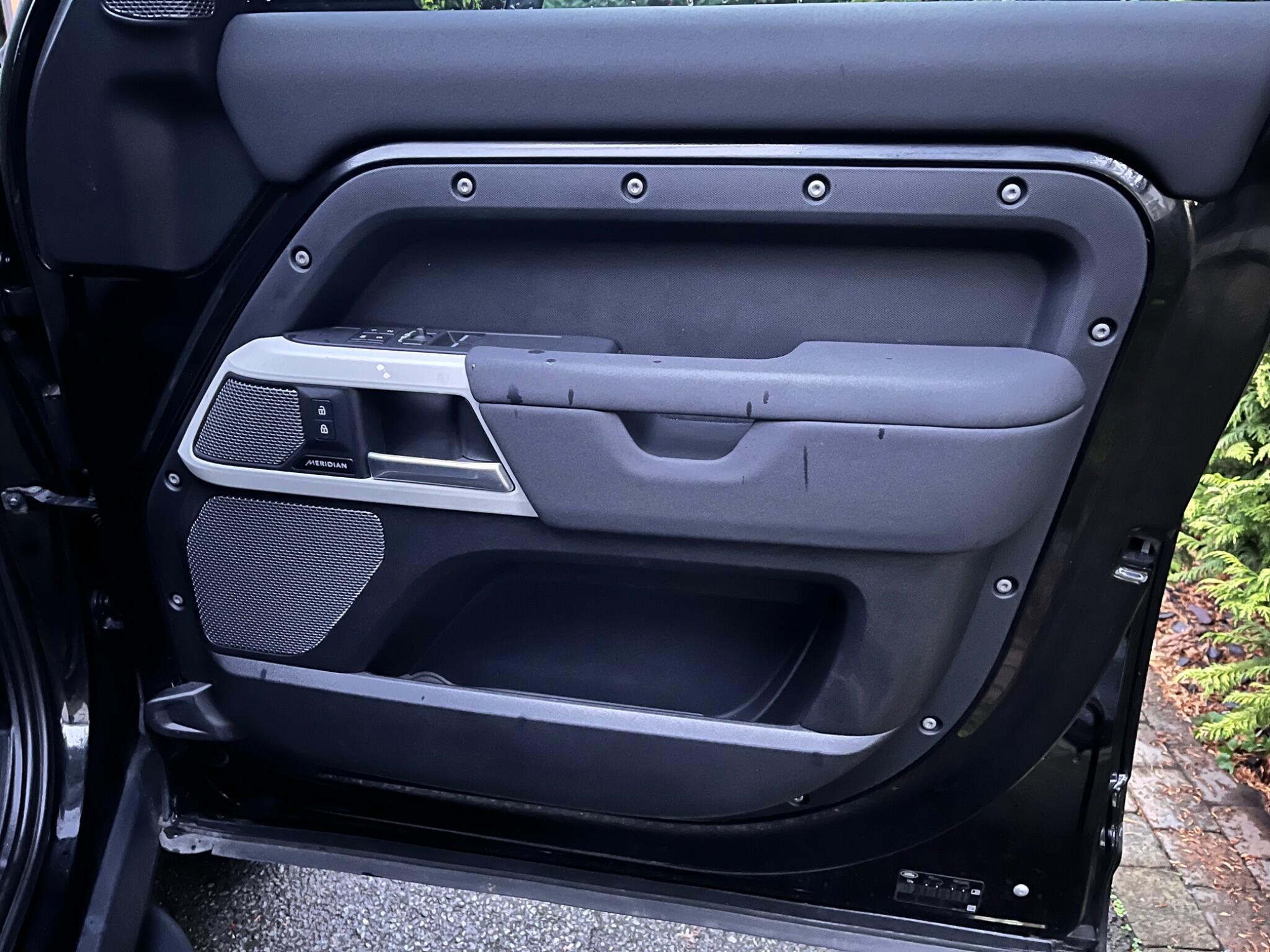 Land Rover Defender view 34