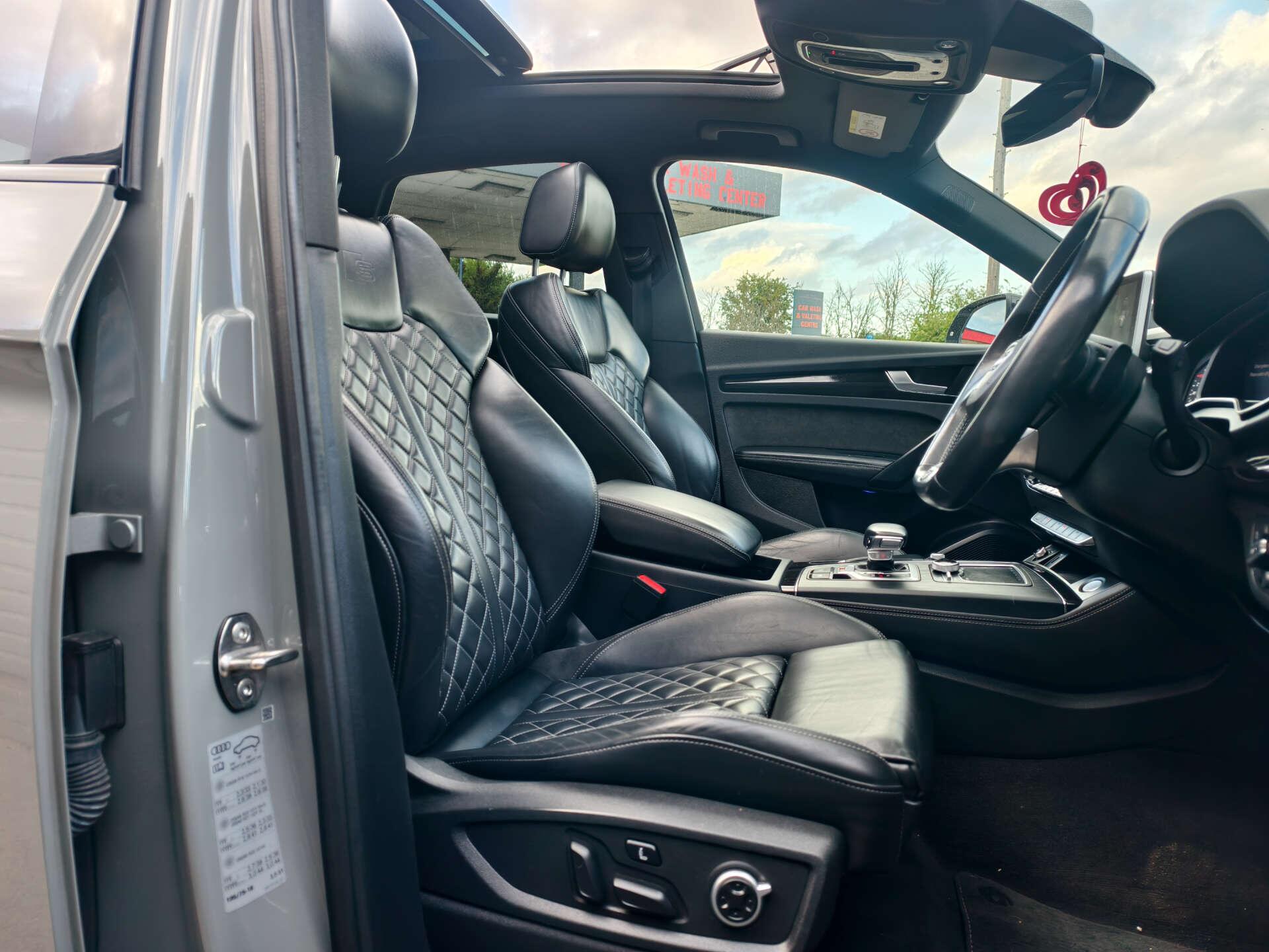 Audi SQ5 view 29