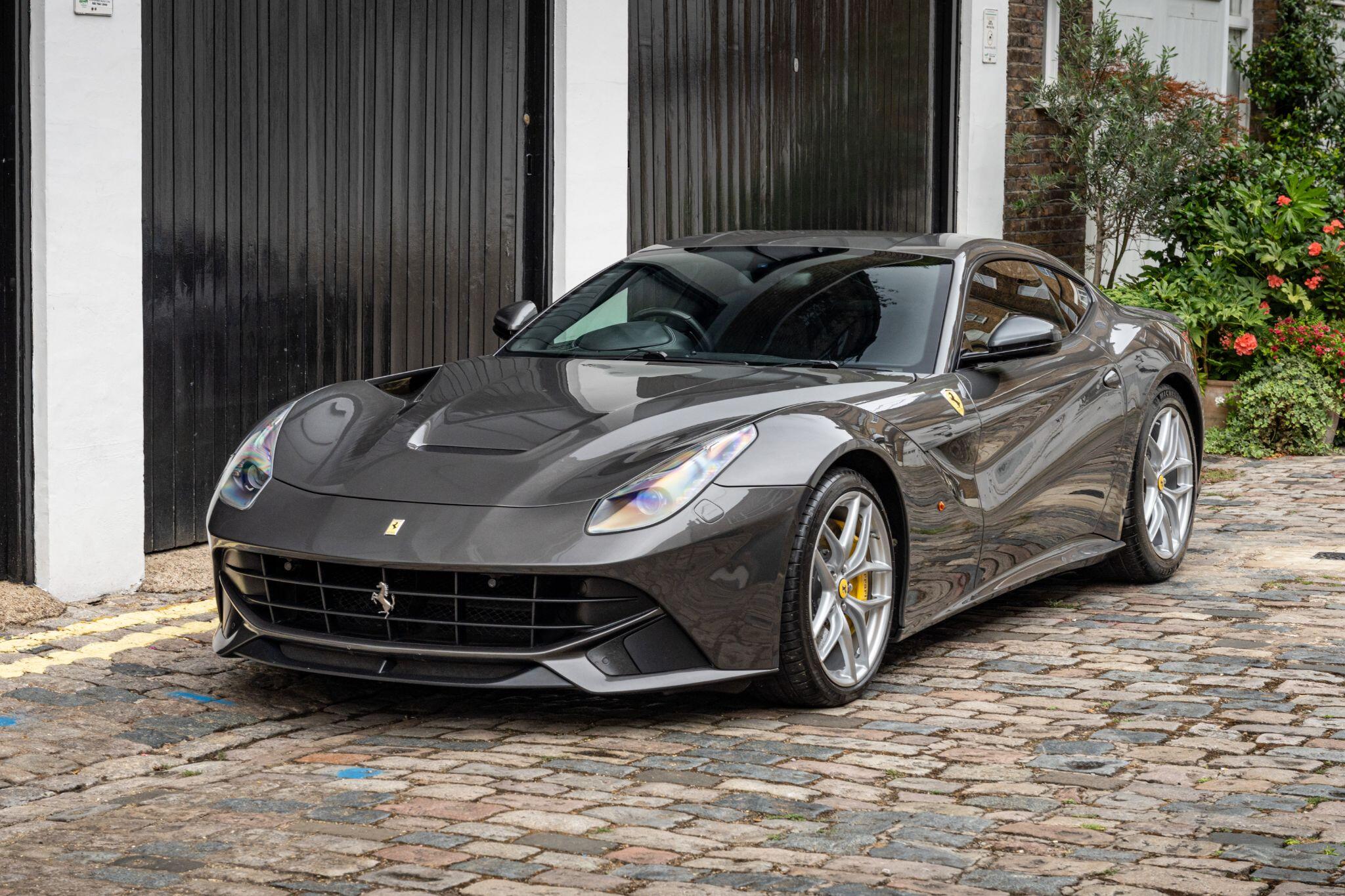 Ferrari F12 view 3