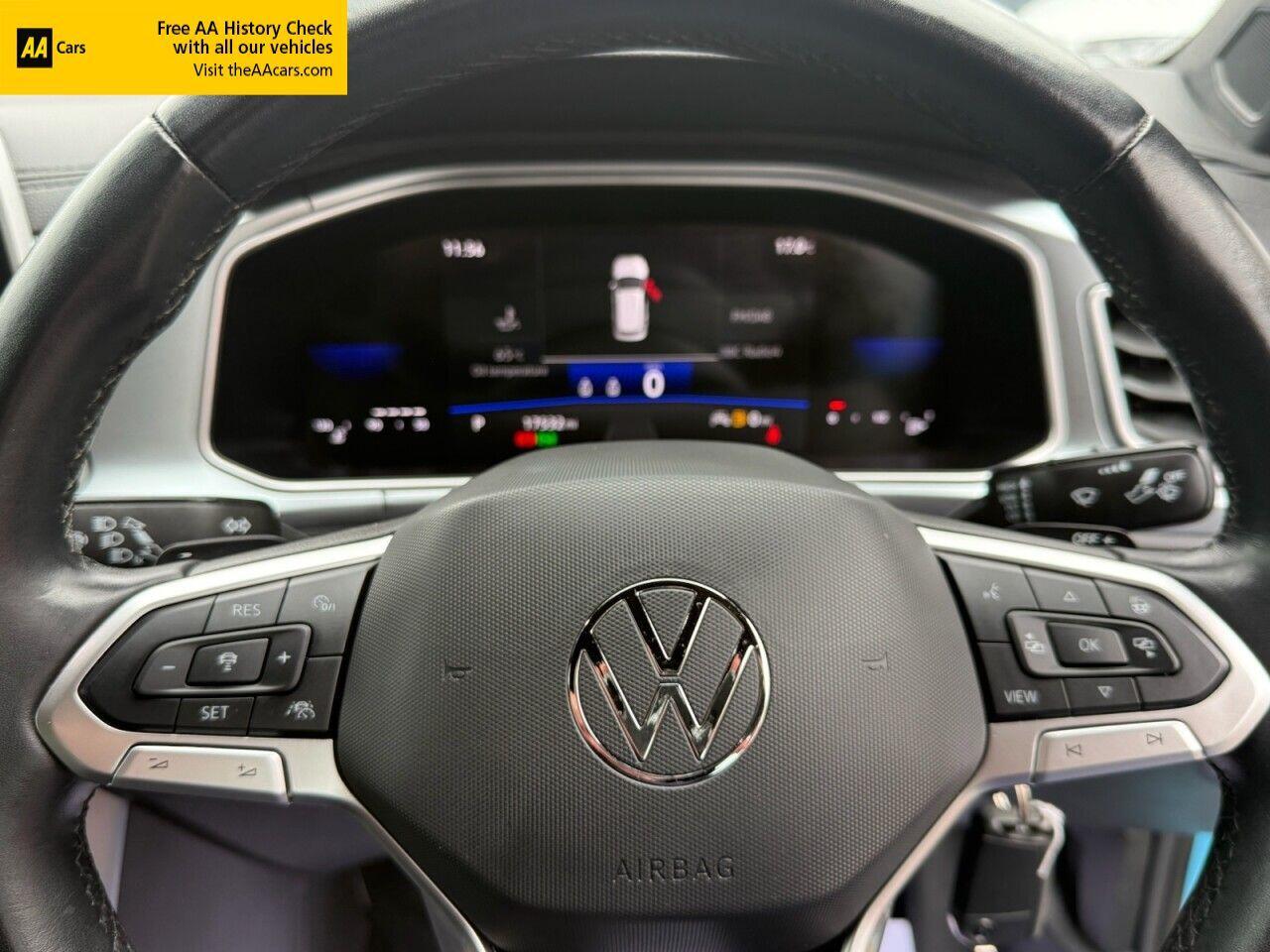 Volkswagen T-Roc view 13
