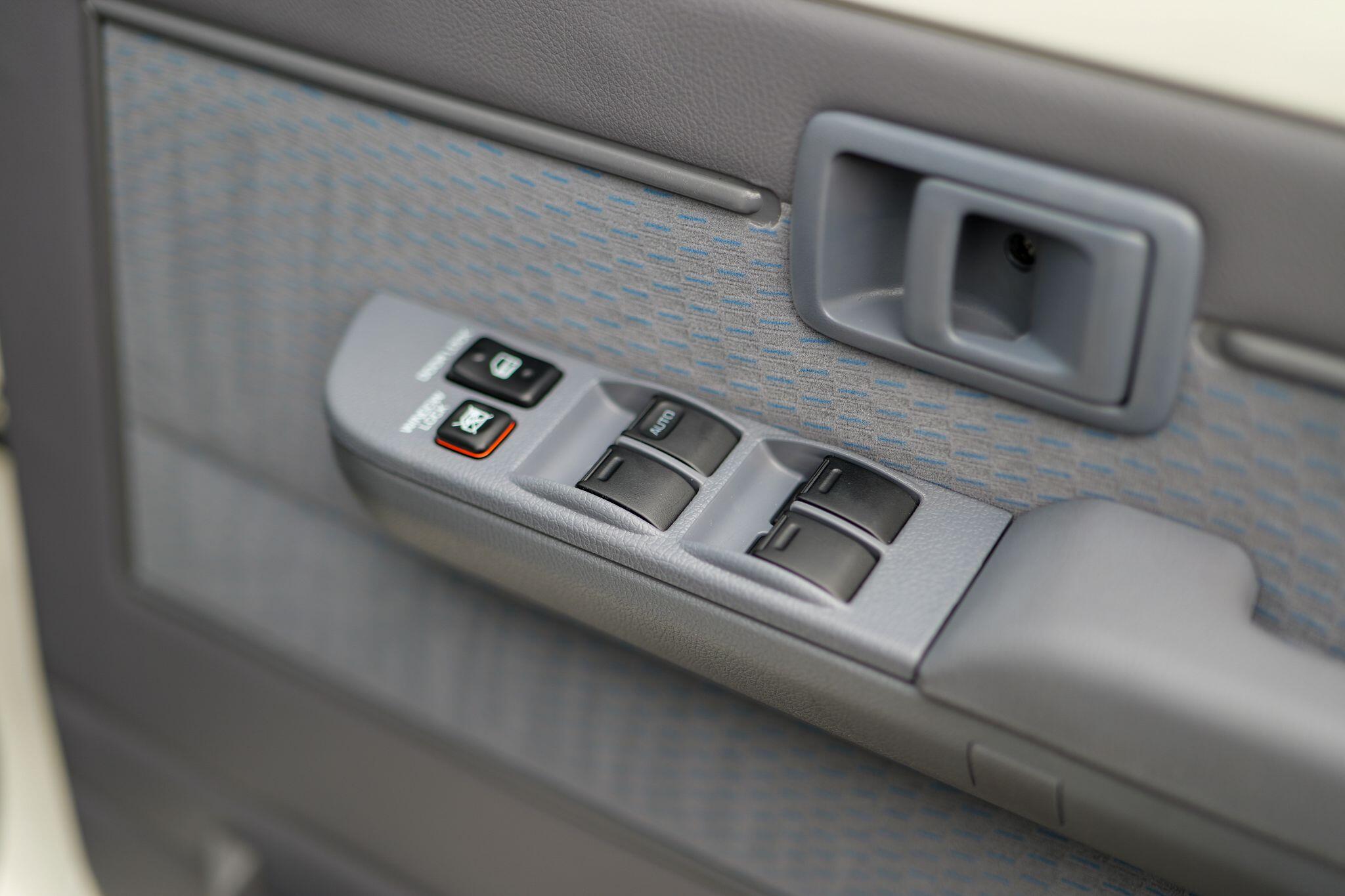 Toyota Land Cruiser view 31