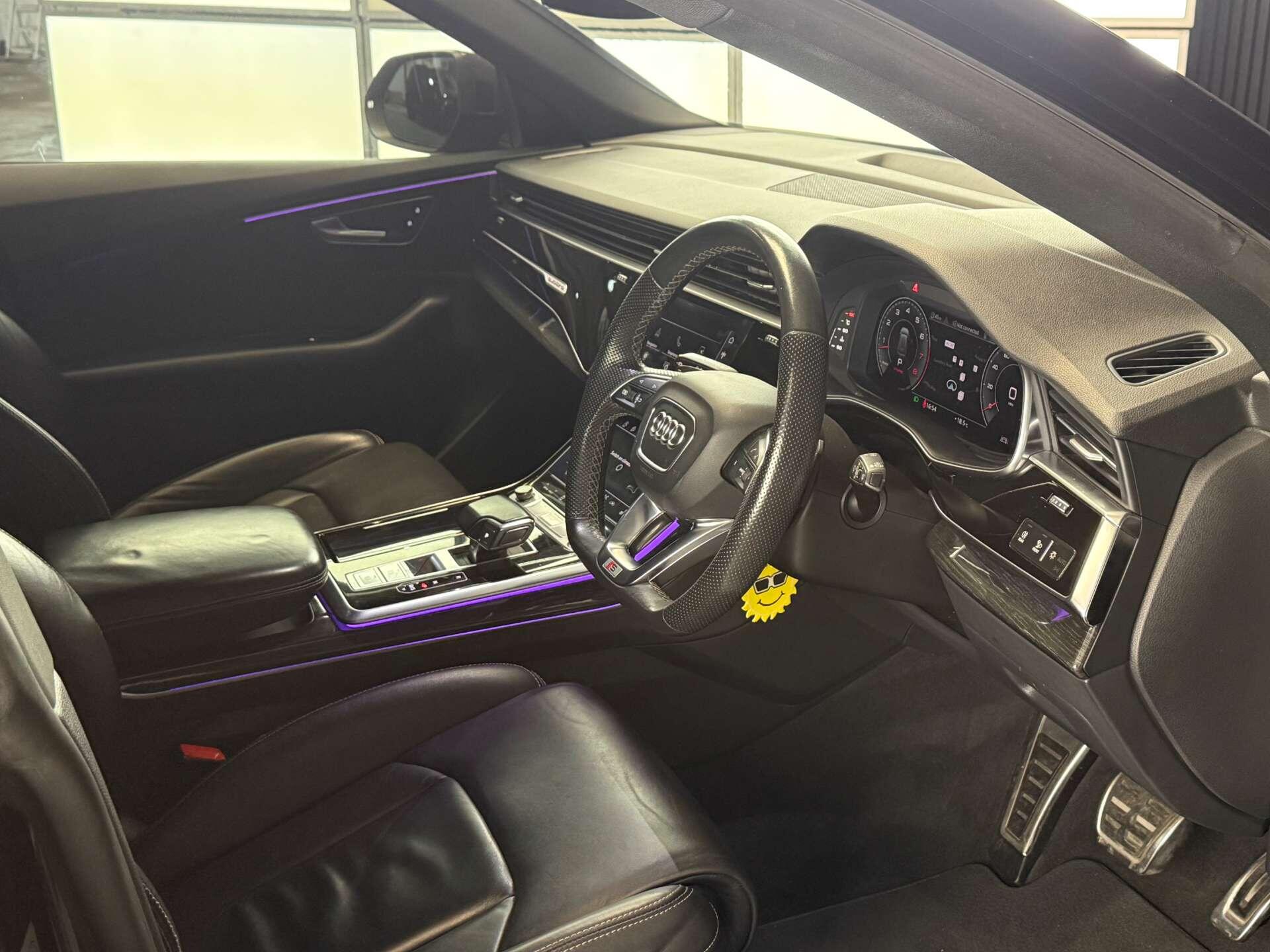 Audi Q8 view 58