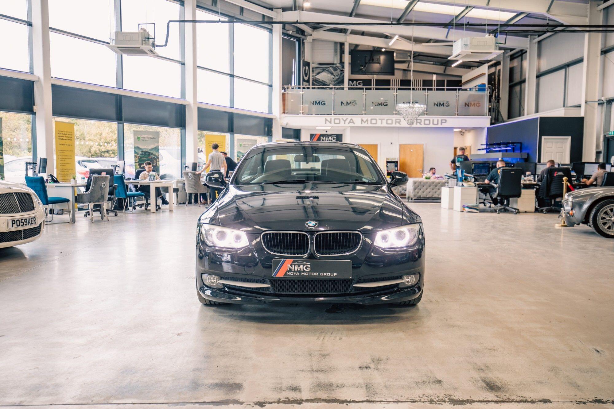 BMW 3 Series view 23