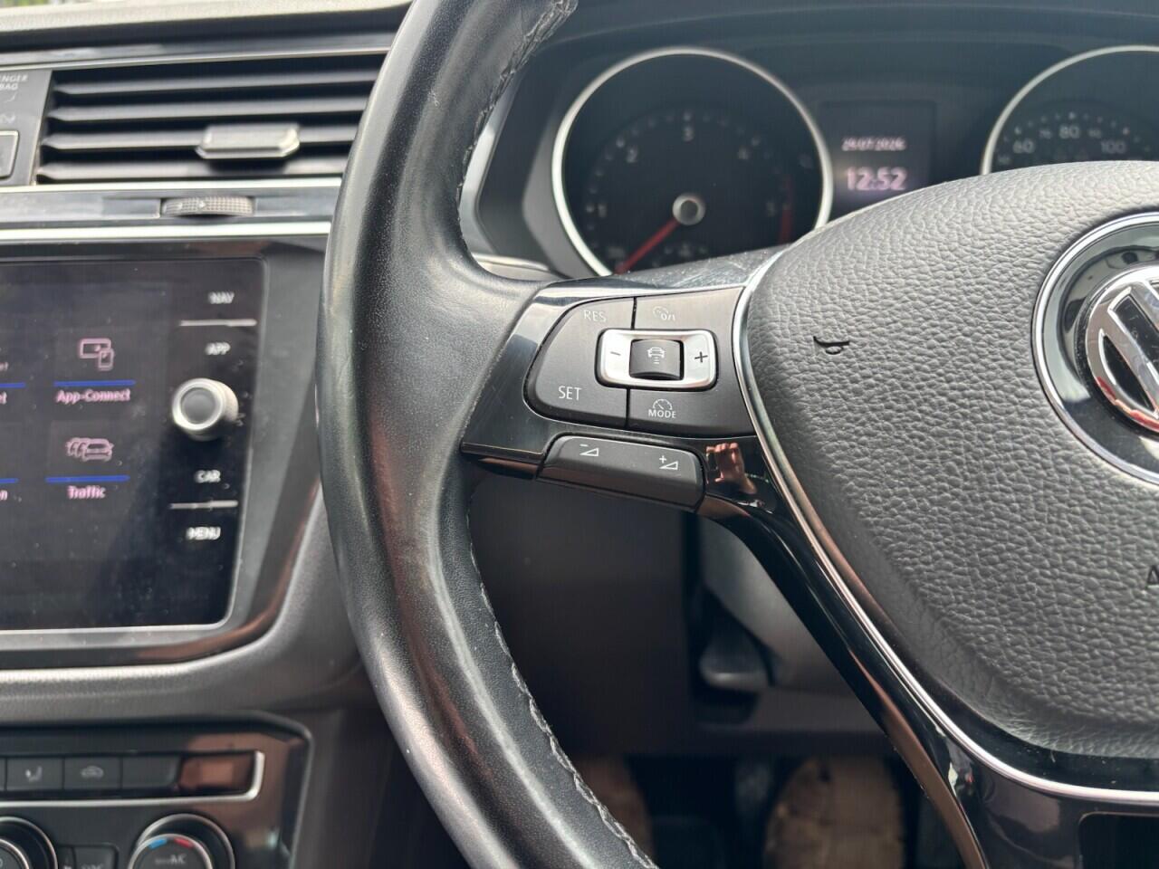 Volkswagen Tiguan view 22