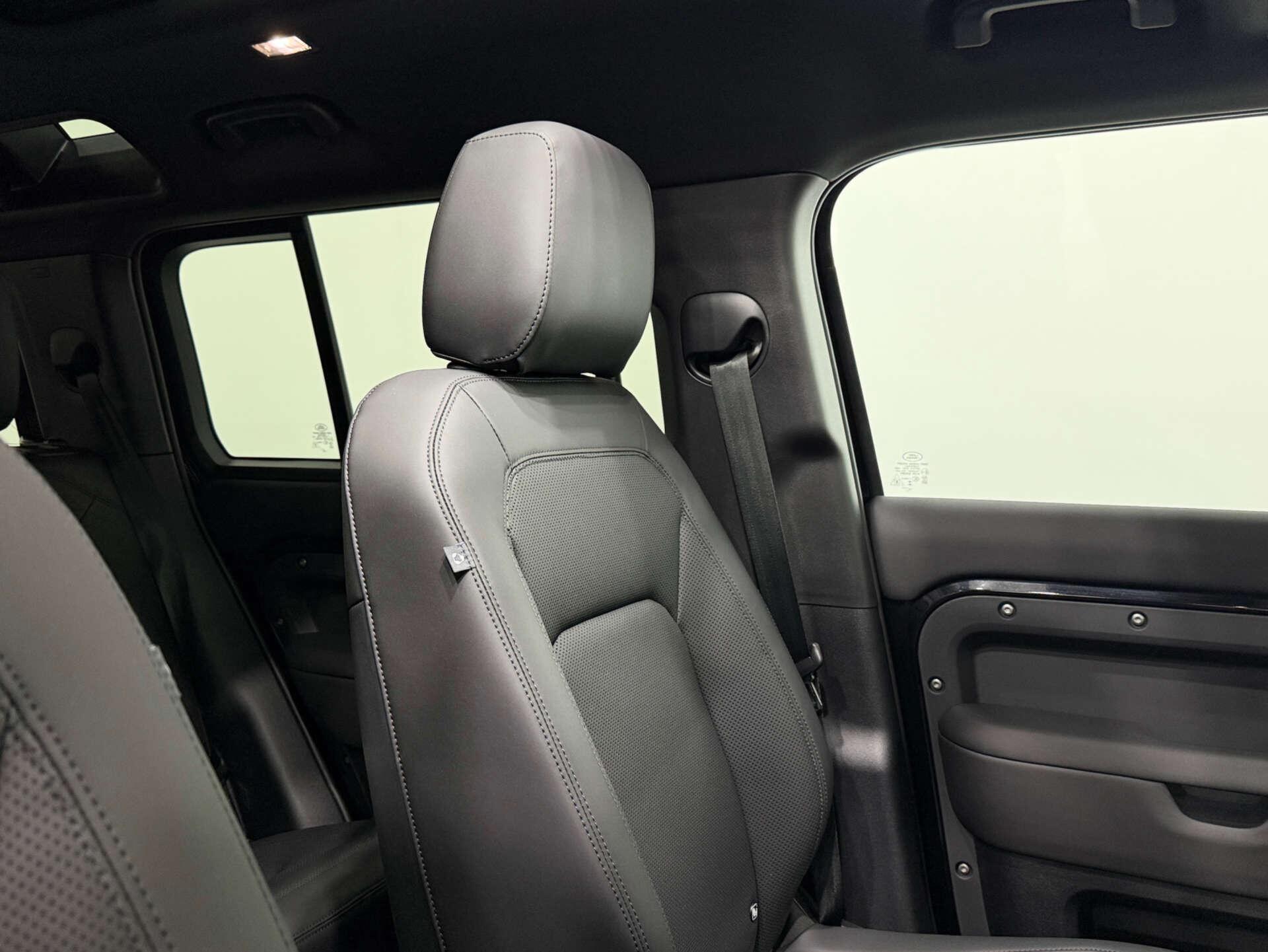 Land Rover Defender view 34