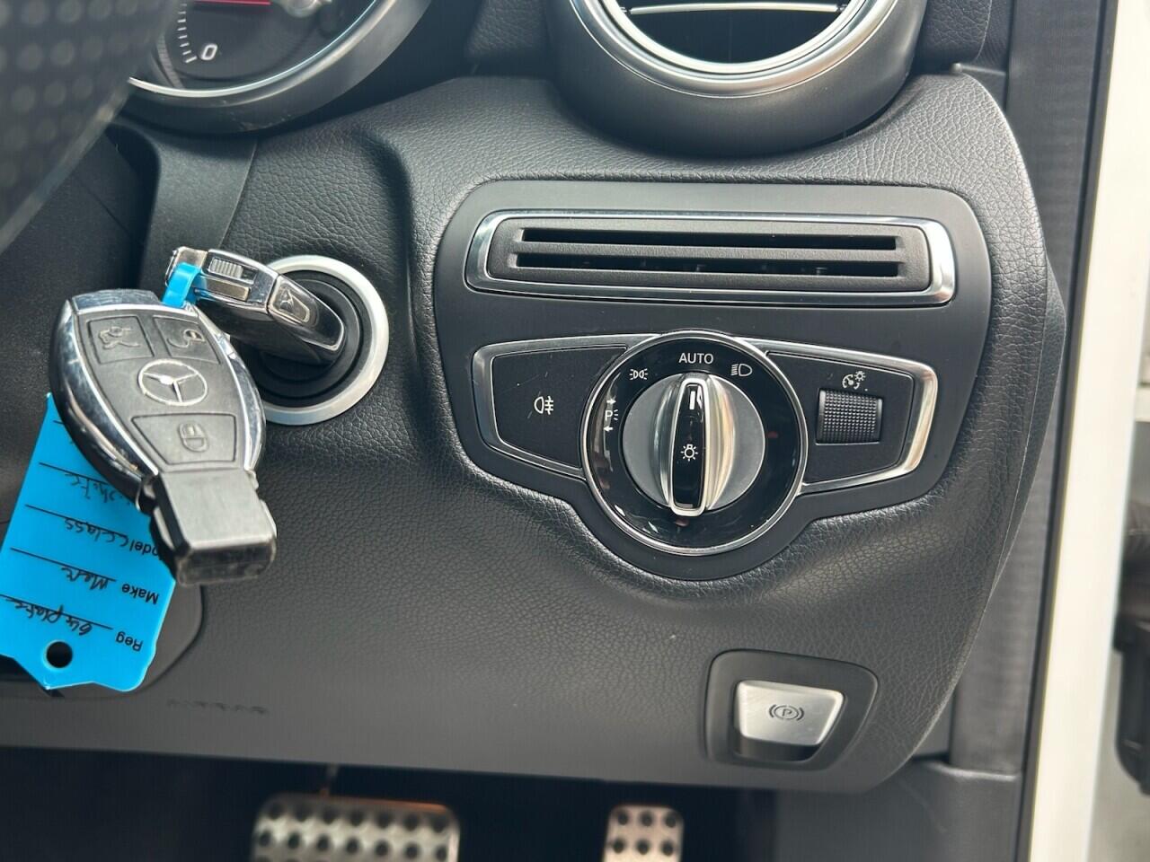 Mercedes-Benz C-Class view 34