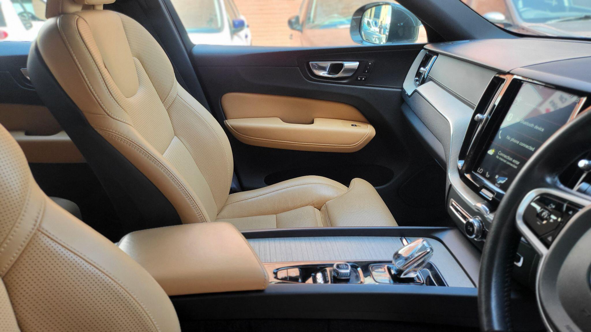 Volvo XC60 view 19