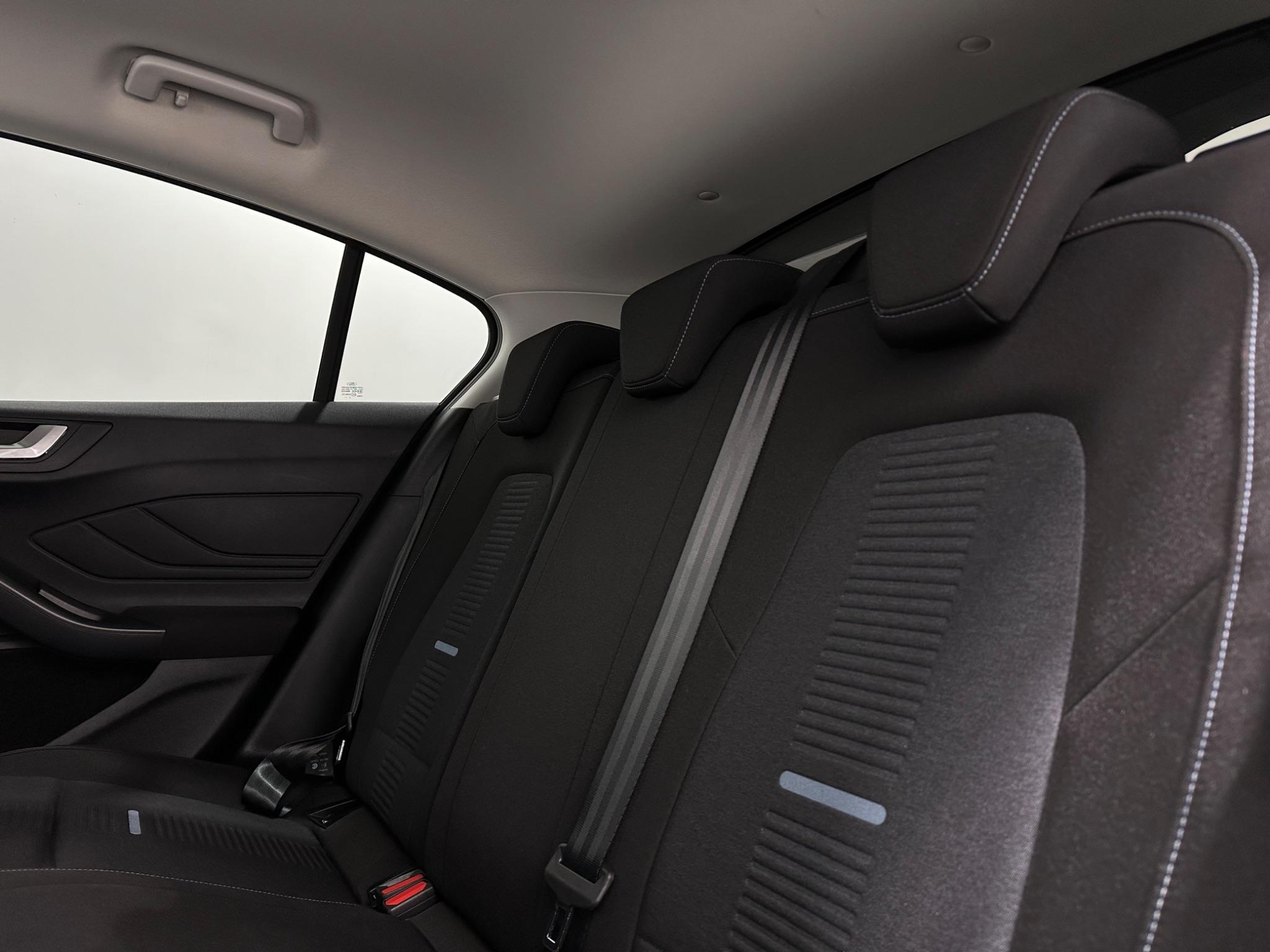 Ford Focus view 37