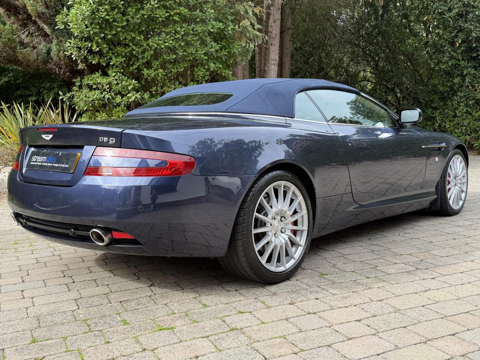 Aston Martin DB9 view 7