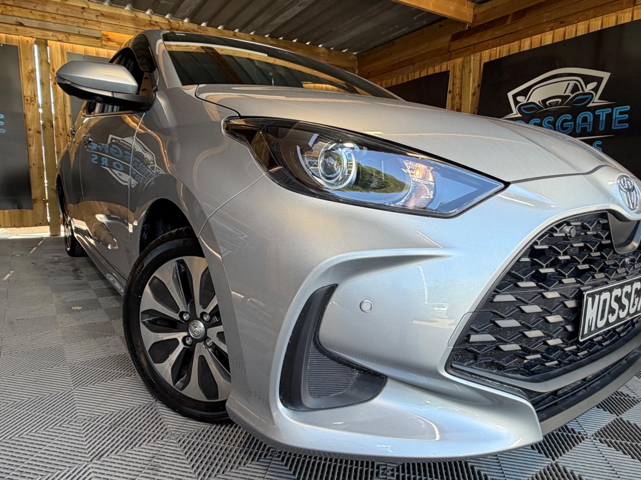 Toyota Yaris view 3