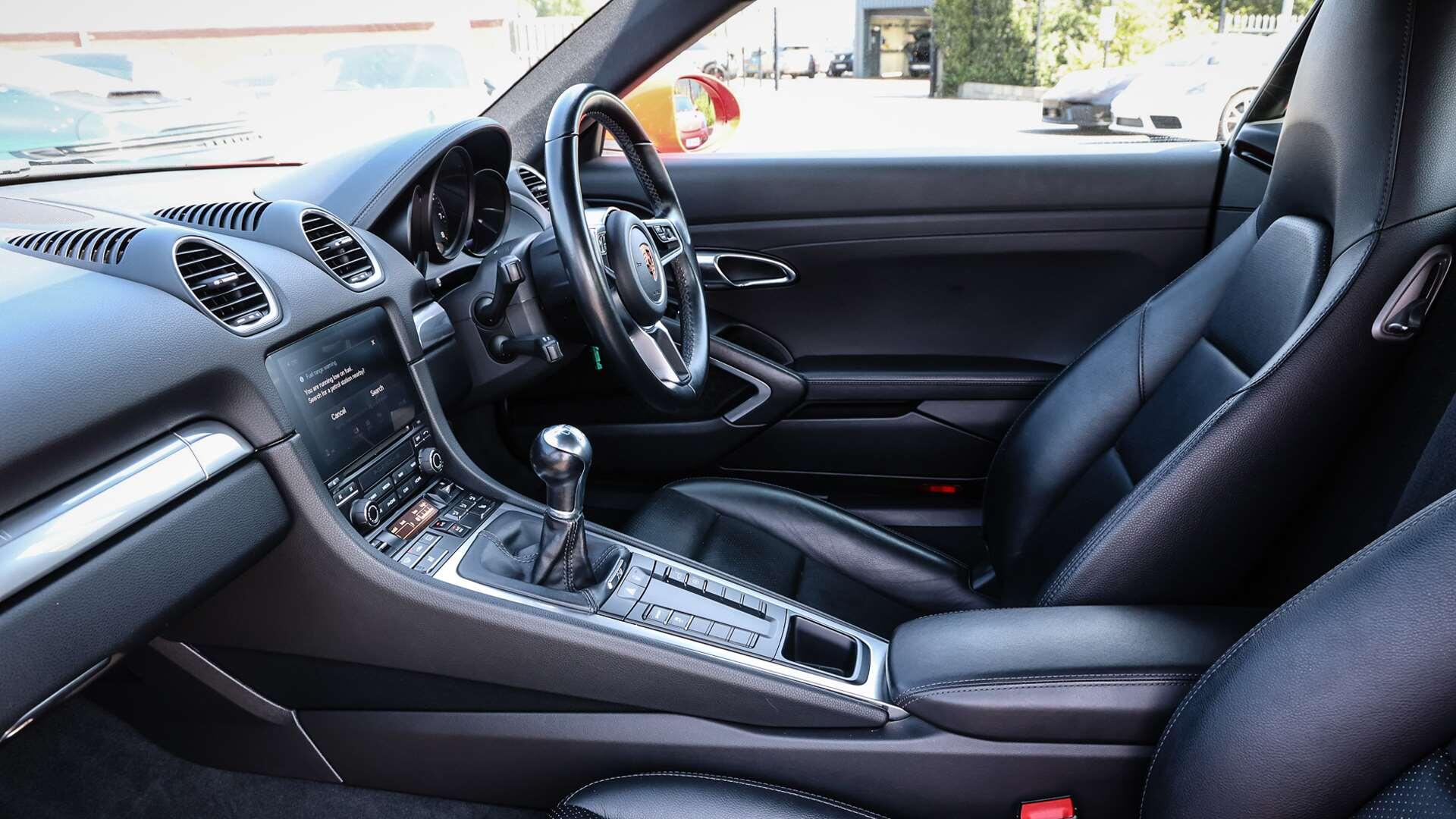 Porsche Cayman view 13