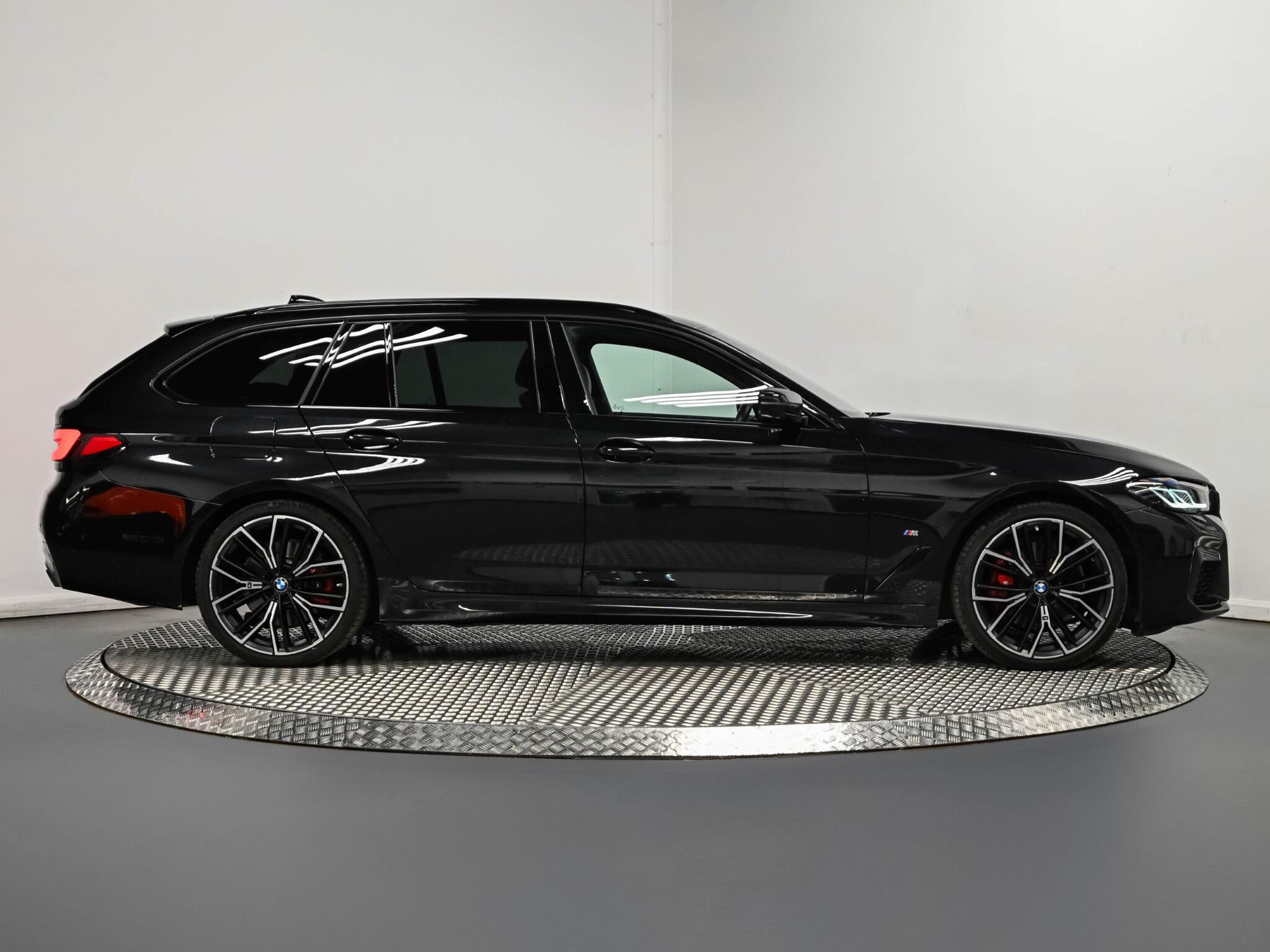 BMW 5 Series view 22