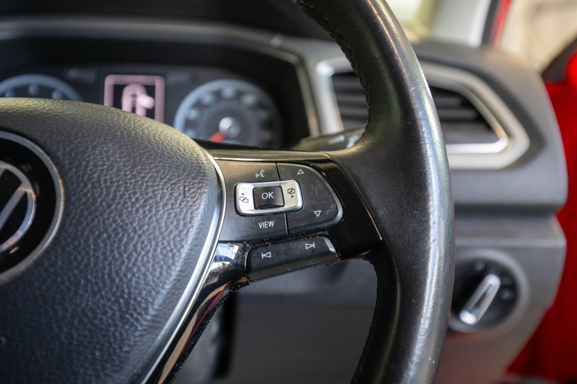 Volkswagen T-Roc view 18