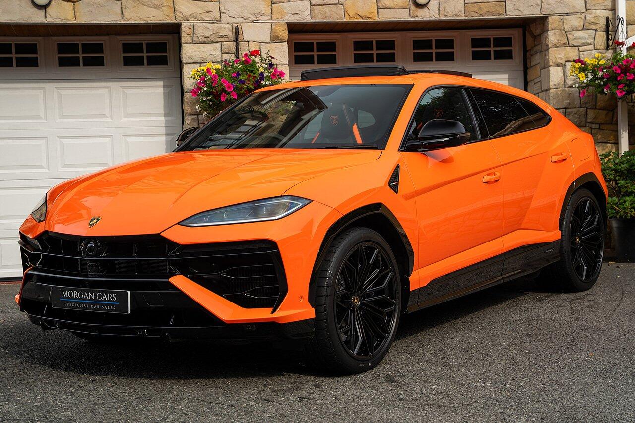 Lamborghini Urus view 36