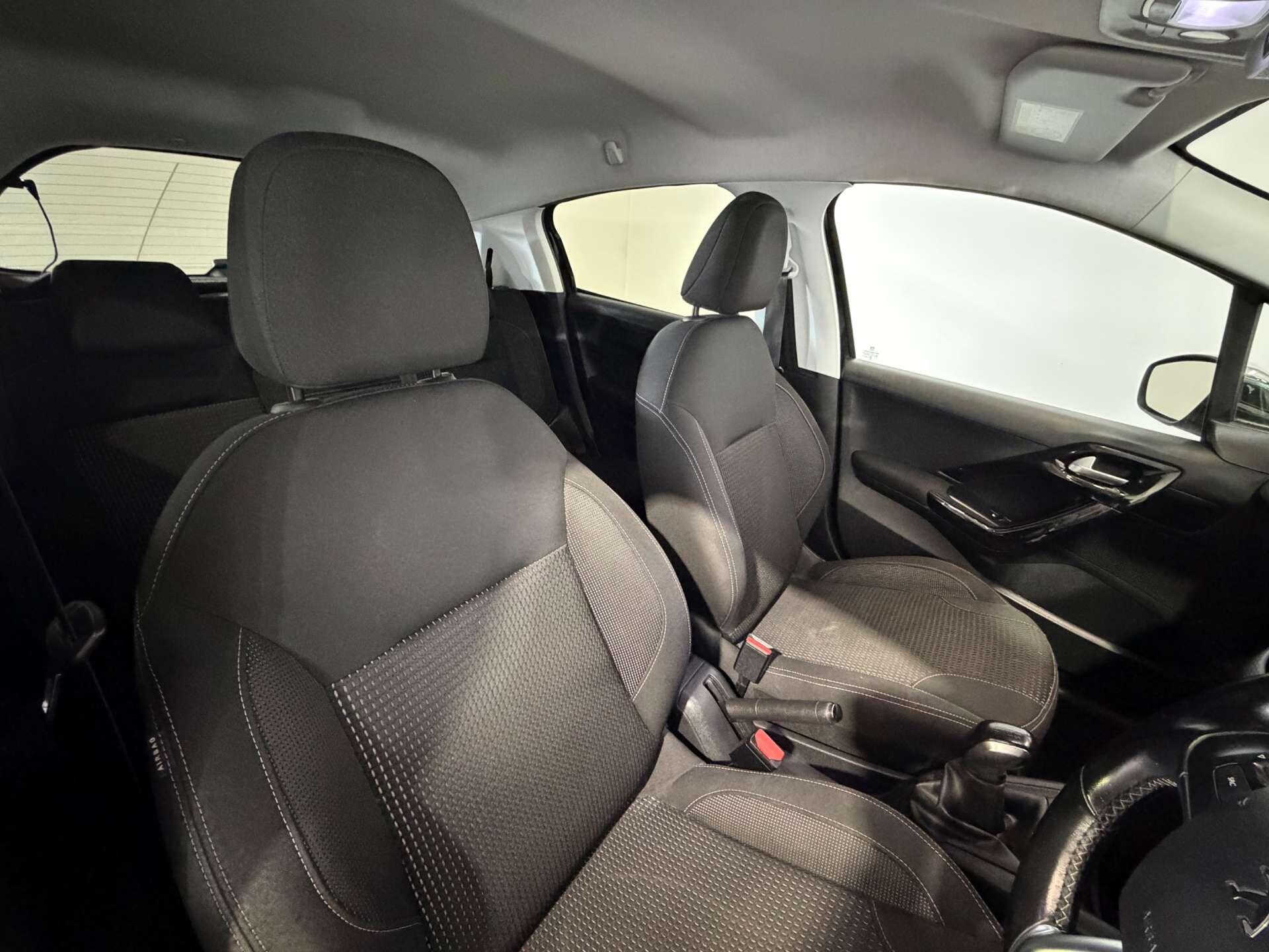 Peugeot 208 view 15
