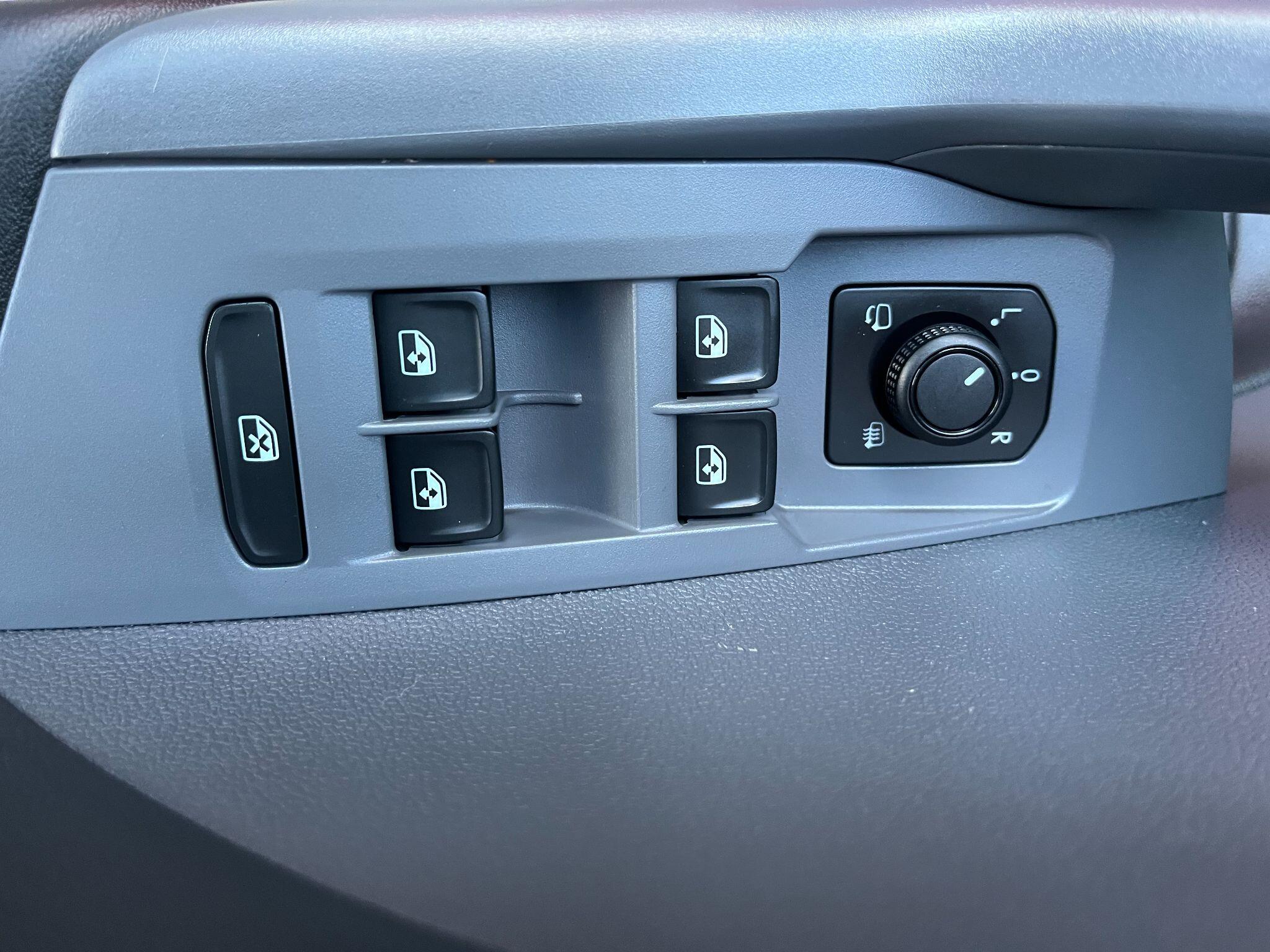 Volkswagen T-Cross view 21