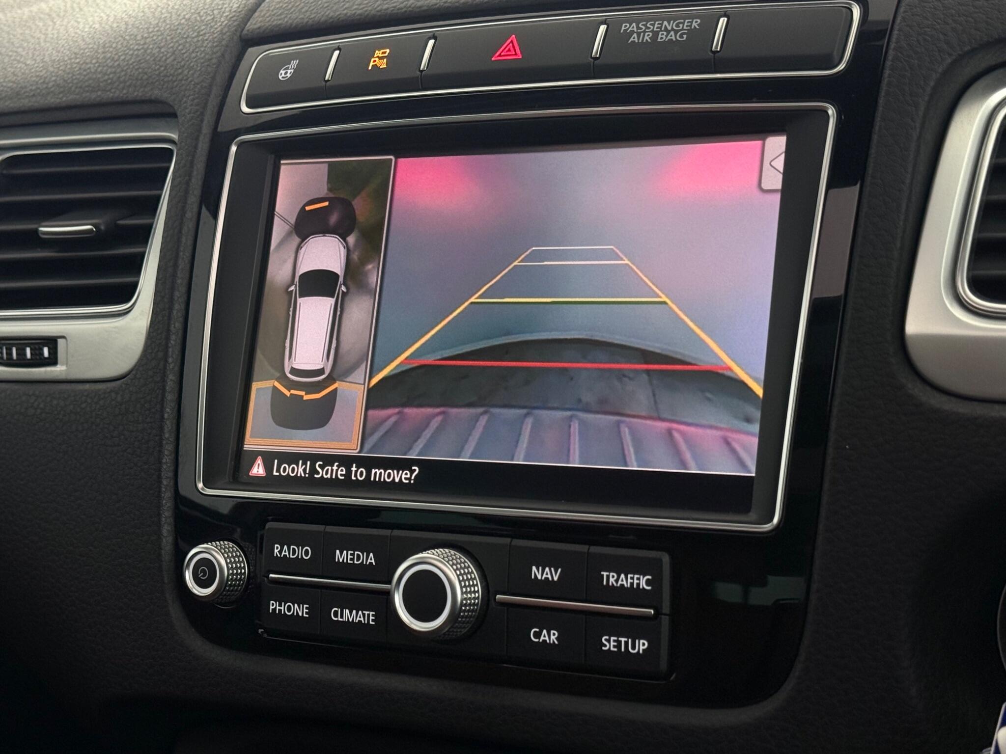 Volkswagen Touareg view 34