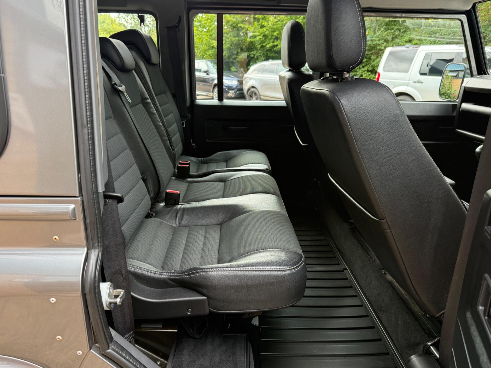 Land Rover Defender view 28