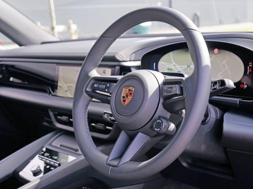 Porsche Macan view 6