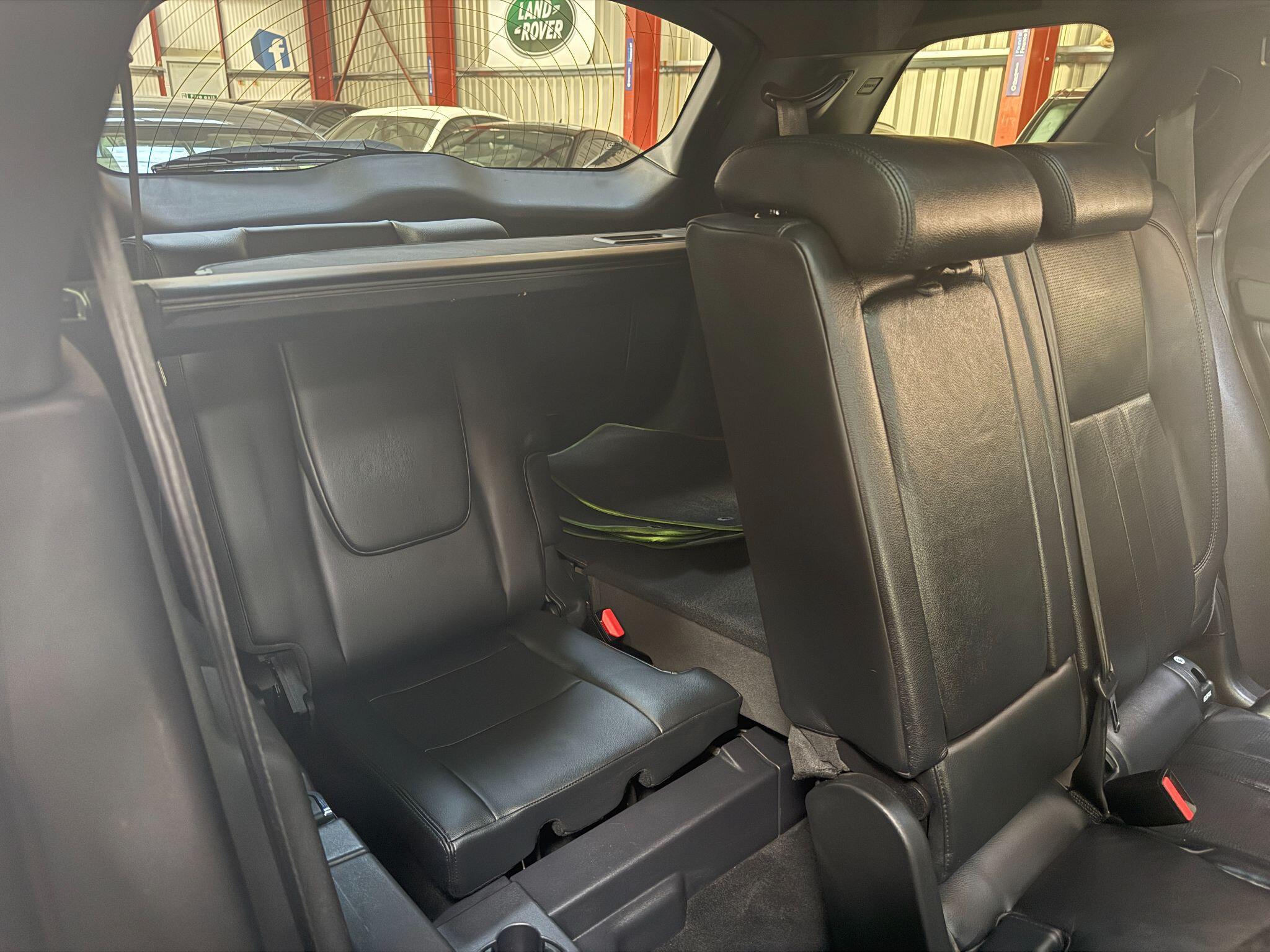 Land Rover Discovery Sport view 15