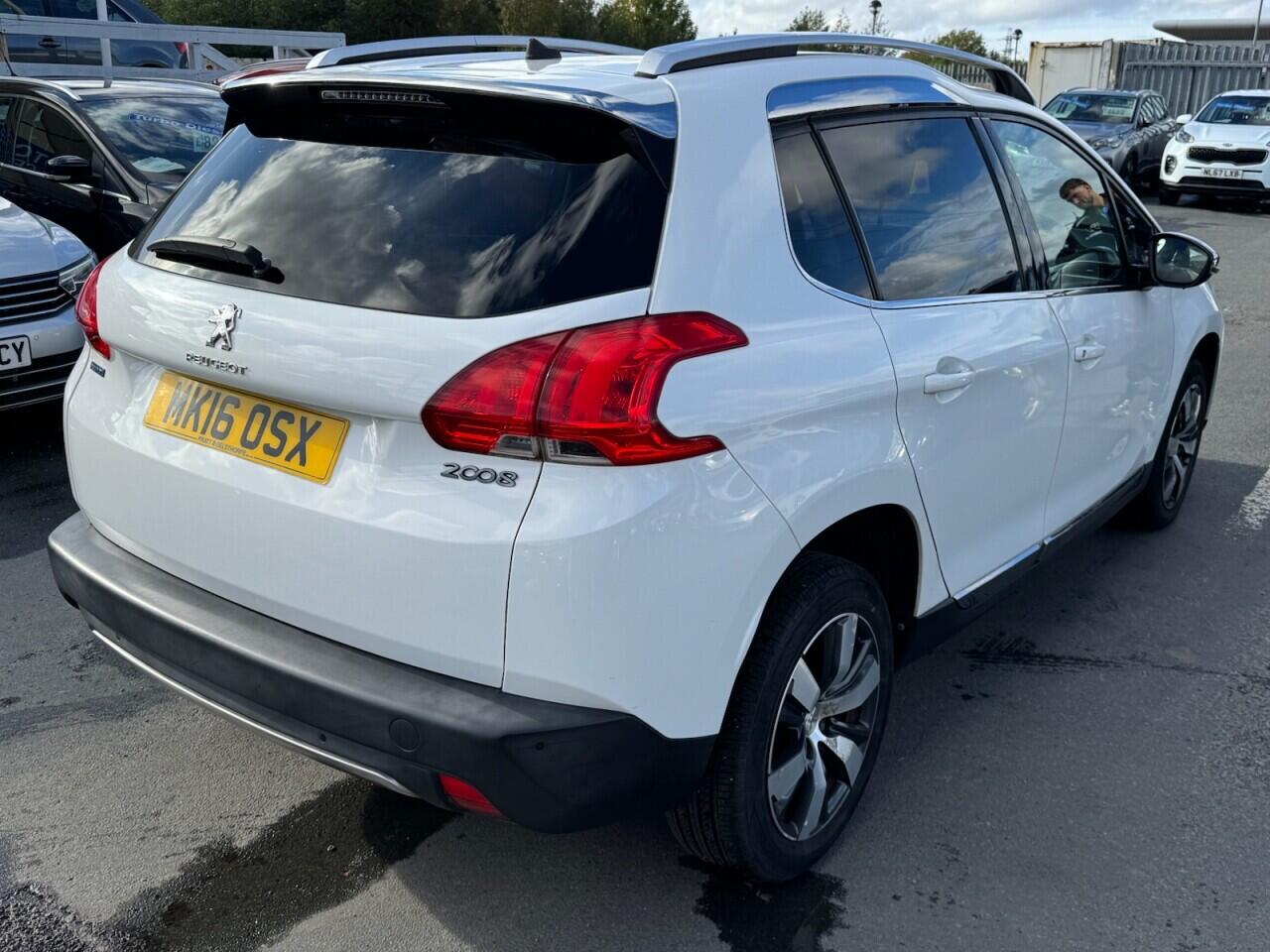 Peugeot 2008 view 19