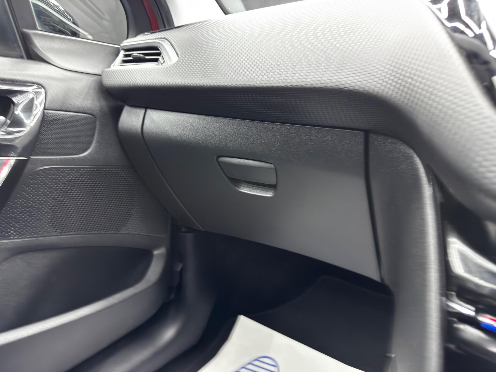 Peugeot 208 view 35