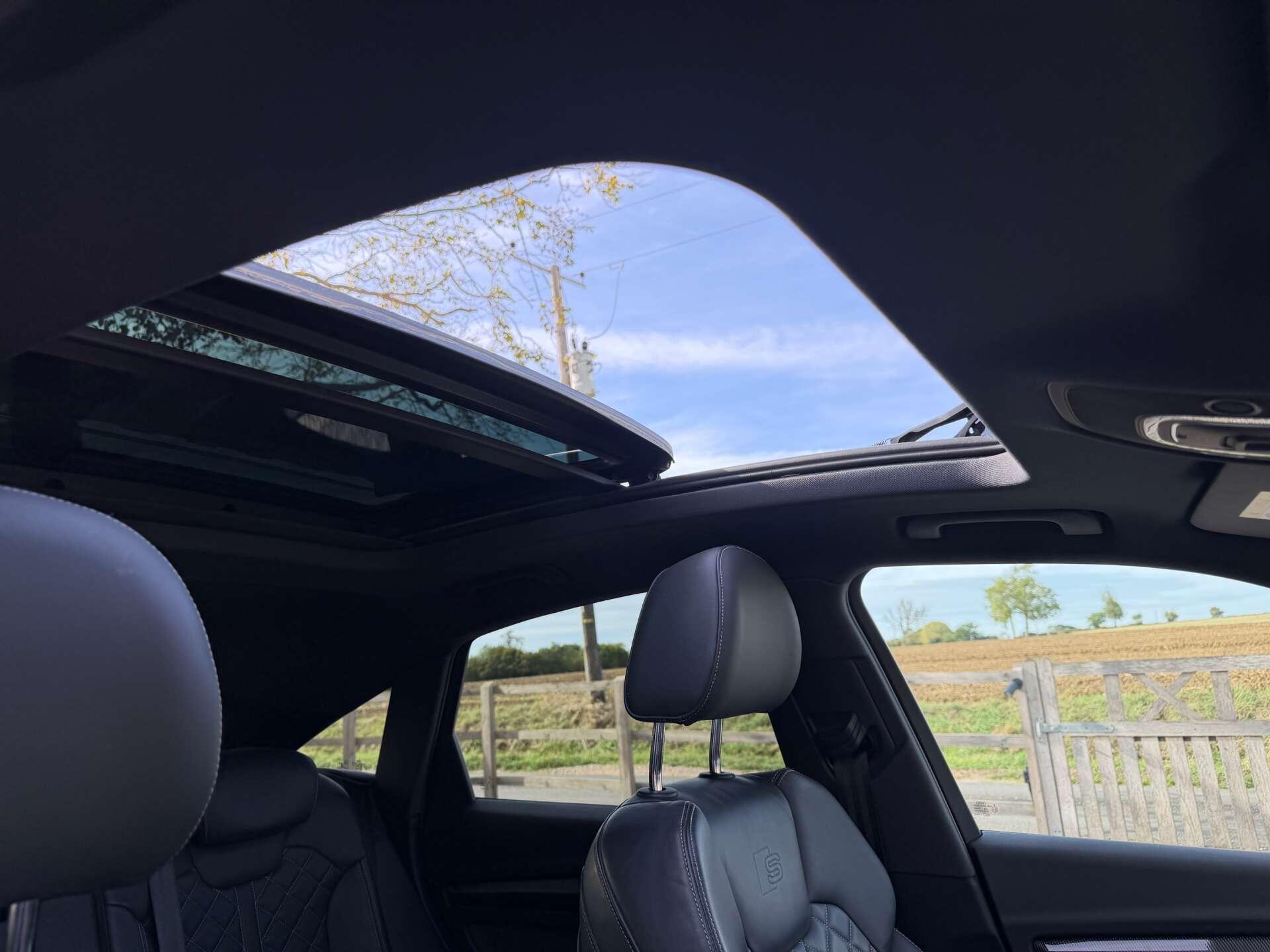 Audi SQ5 view 24
