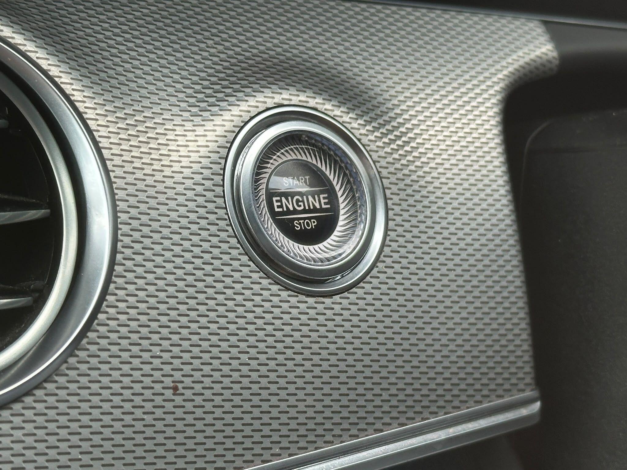 Mercedes-Benz E Class view 31