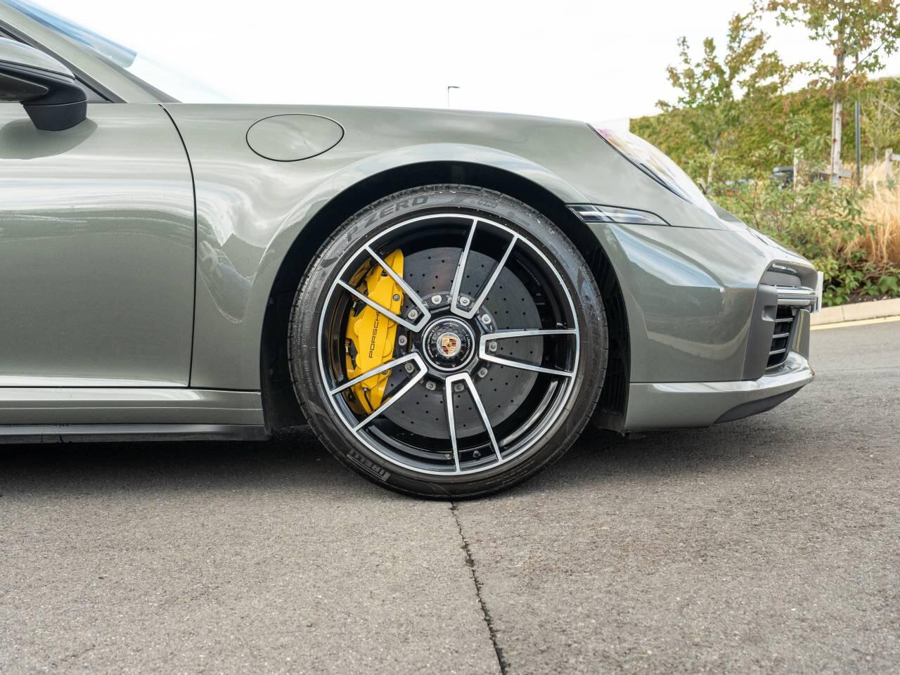 Porsche 911 view 14