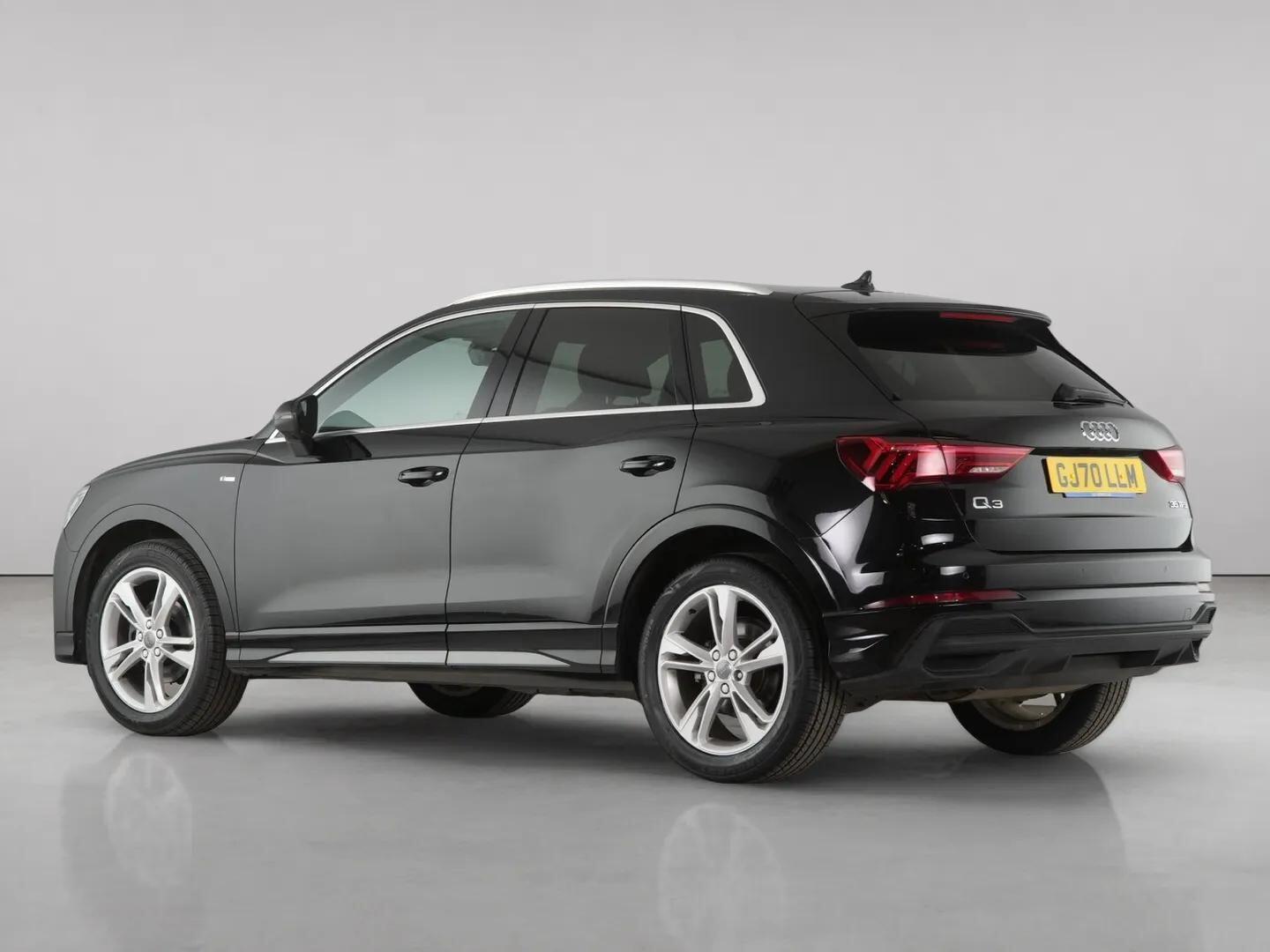 Audi Q3 view 6