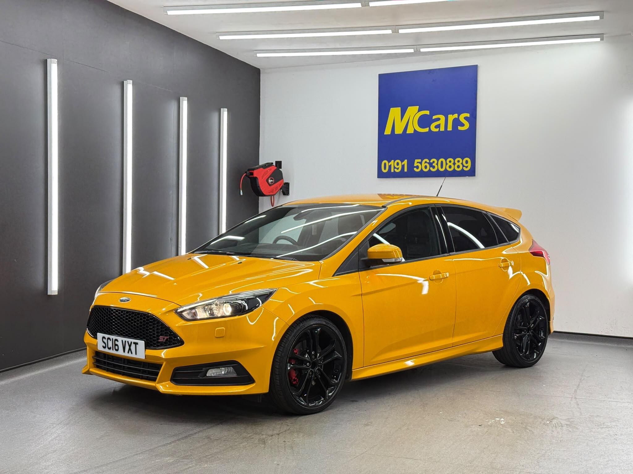 Ford Focus view 2