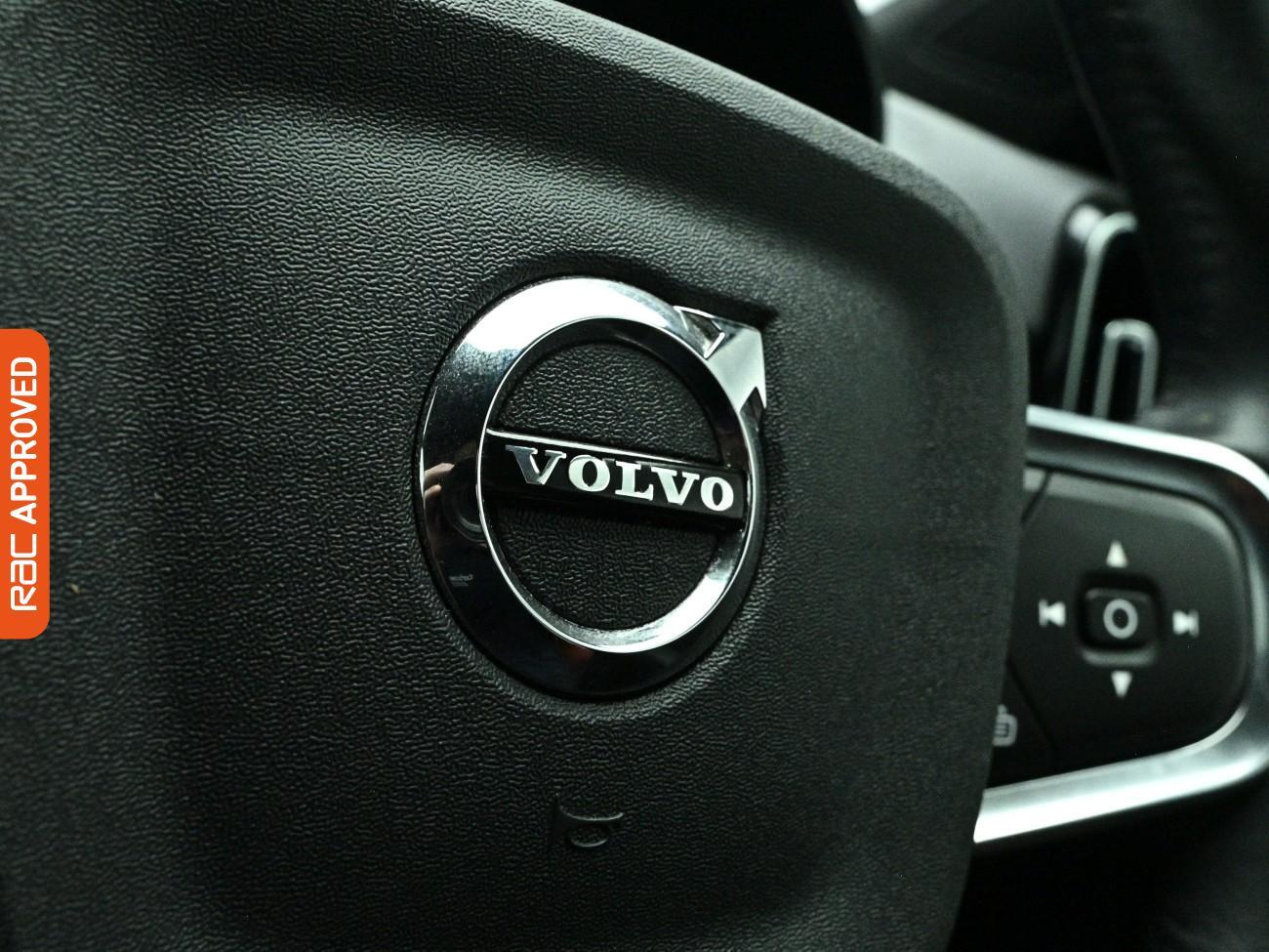 Volvo XC40 view 23