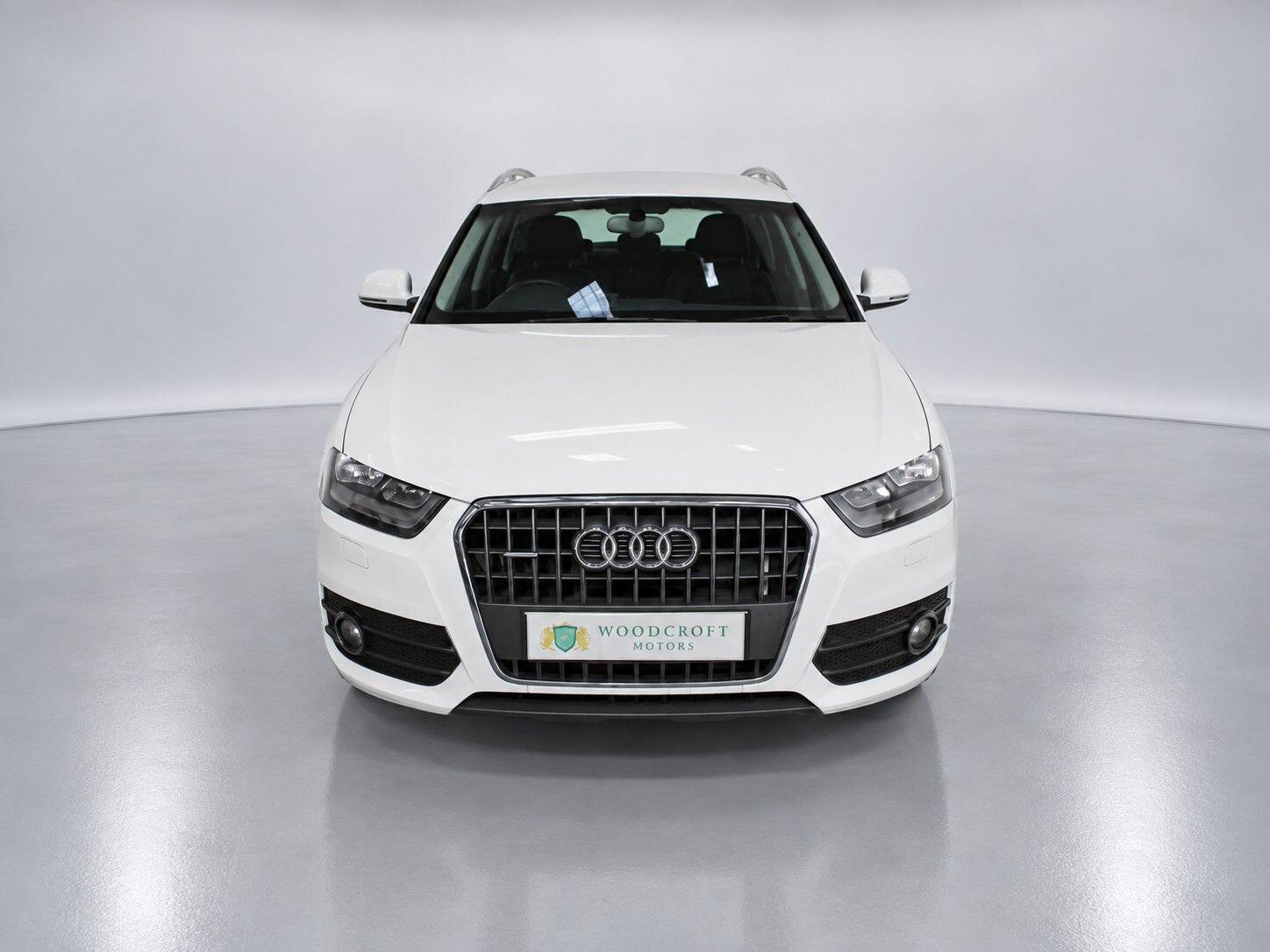 Audi Q3 view 13