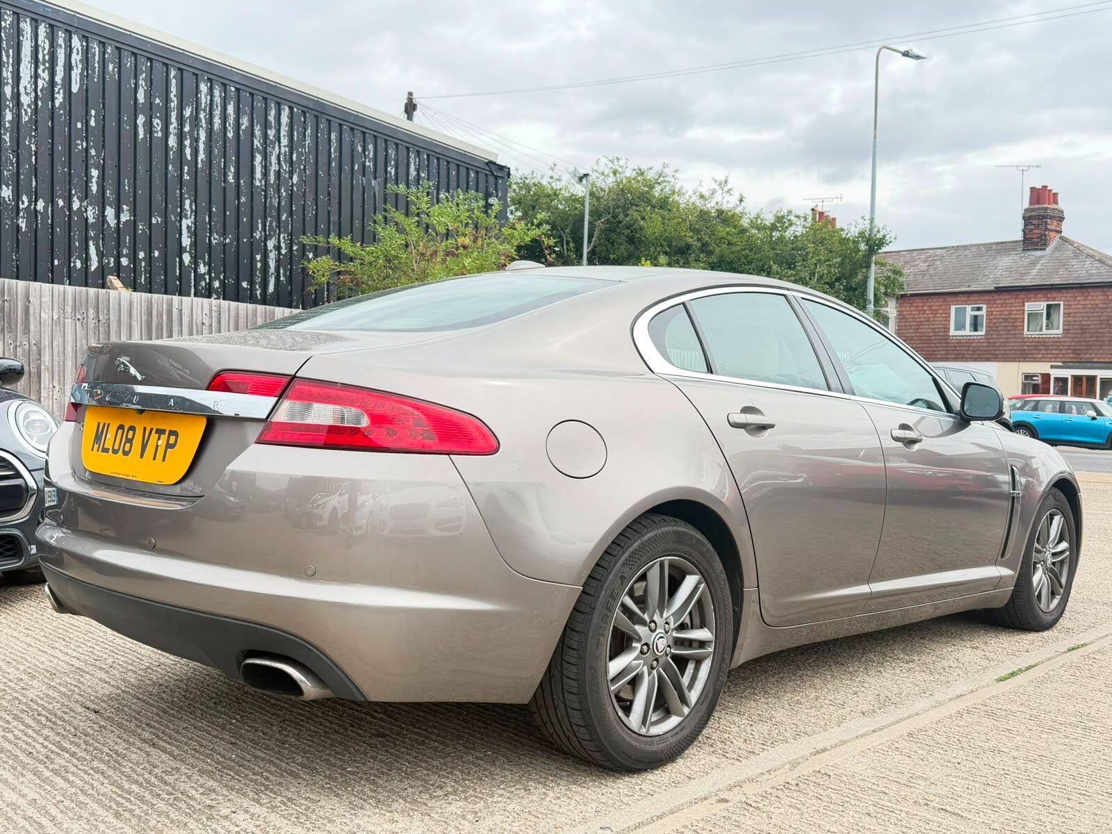 Jaguar XF view 3