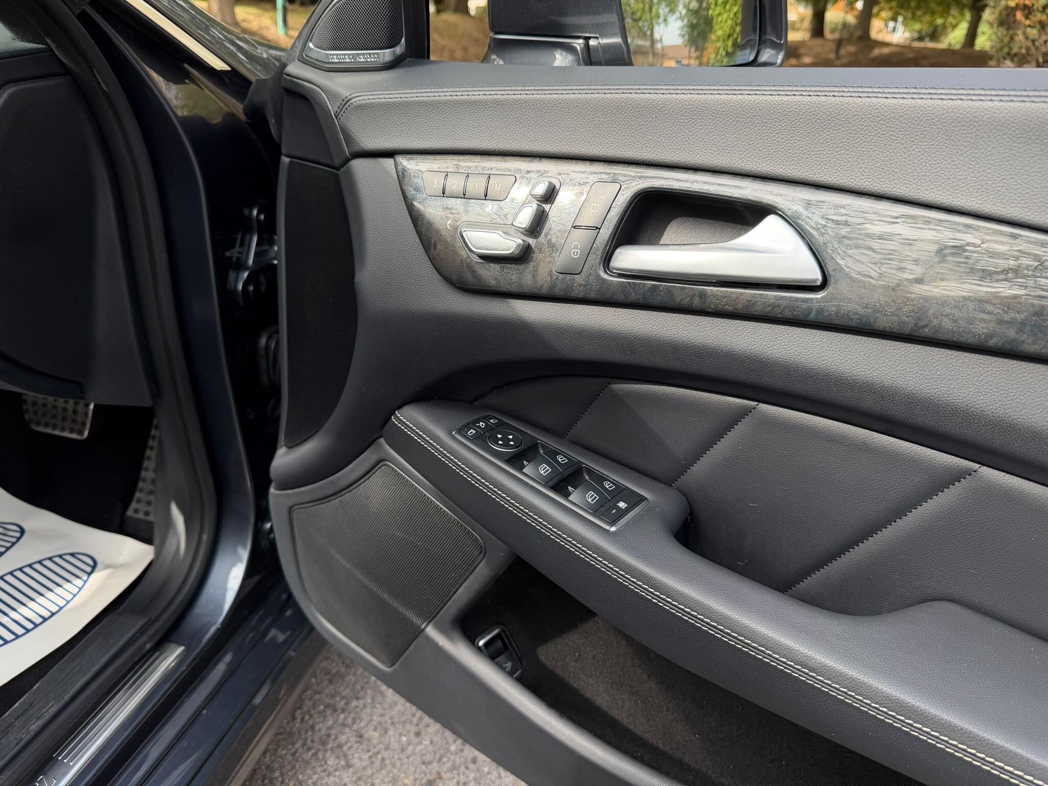 Mercedes-Benz CLS view 29