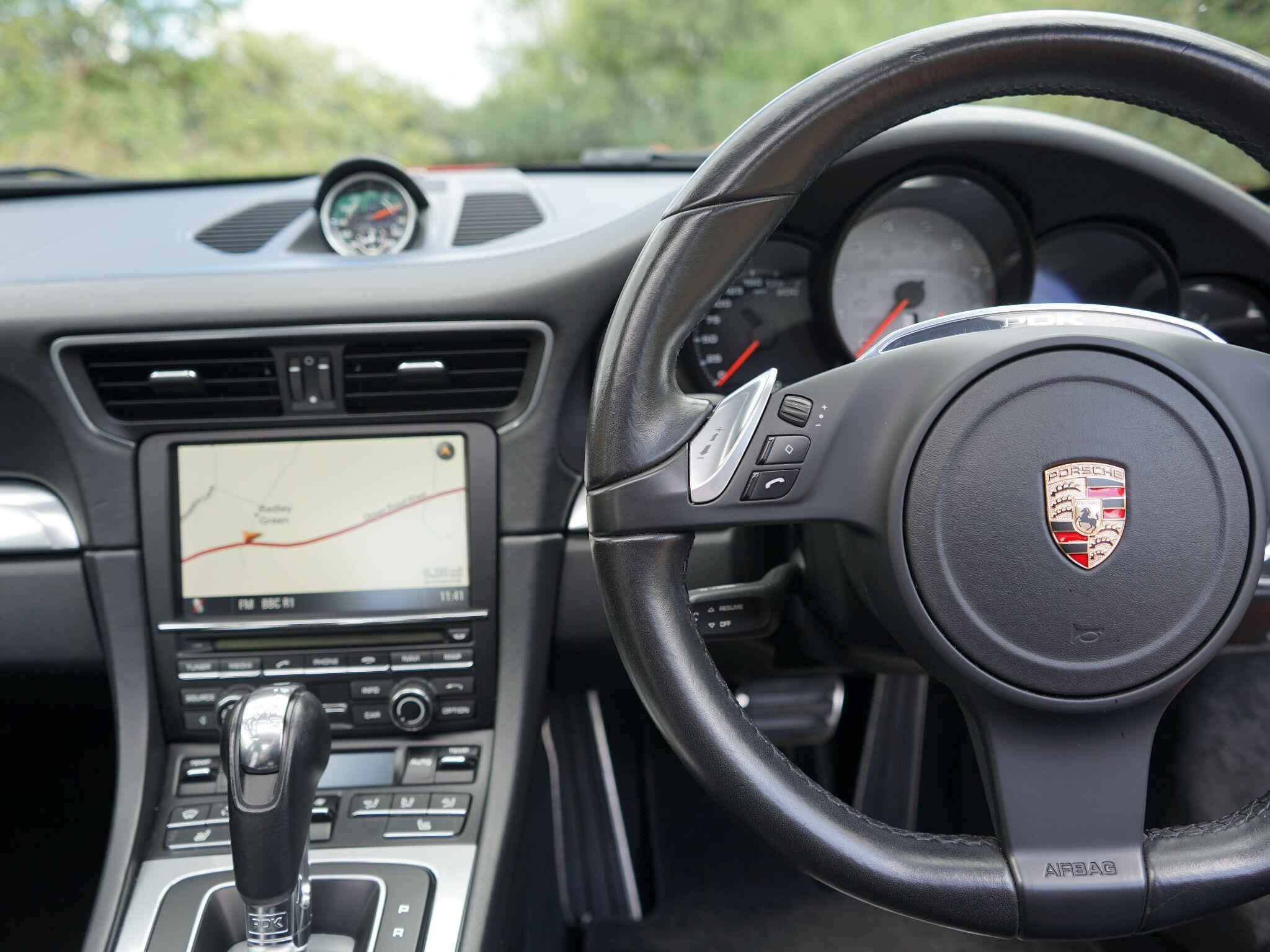 Porsche 911 view 8