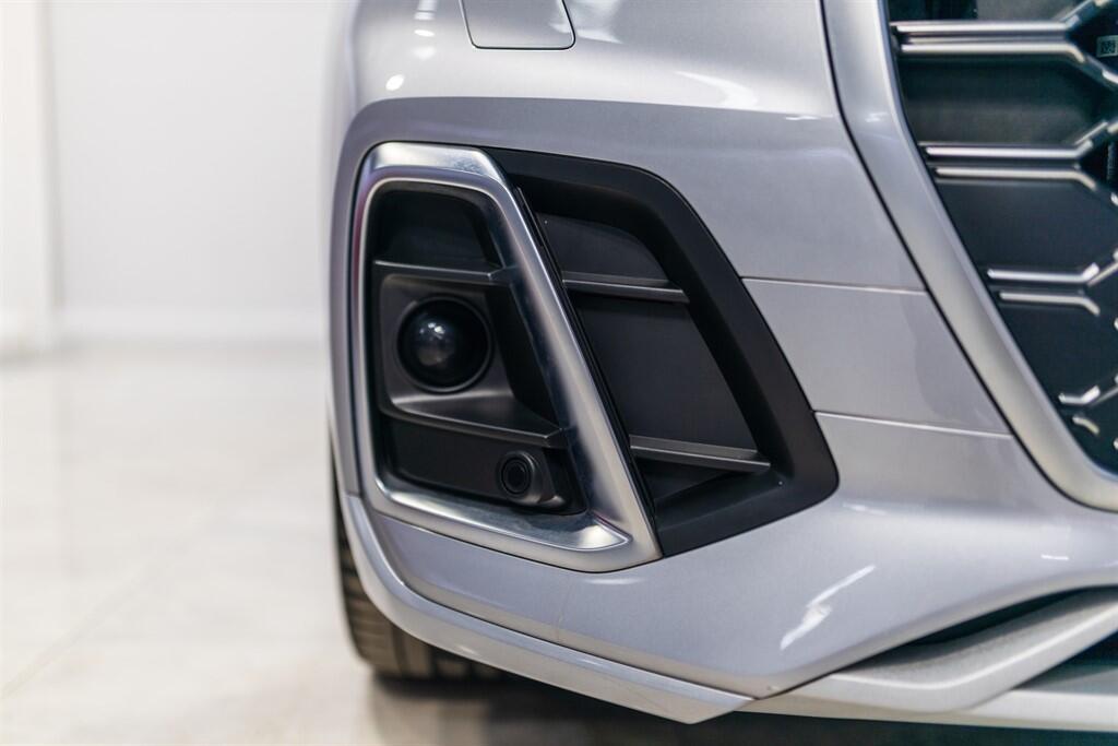Audi SQ5 view 15