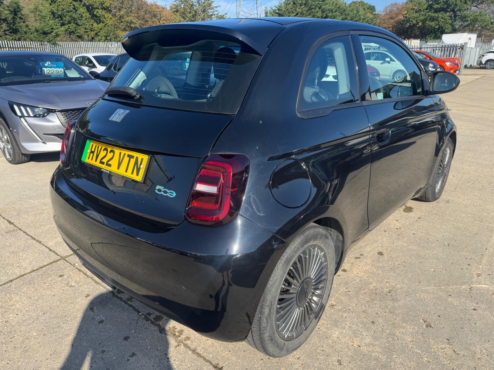 Fiat 500e view 12
