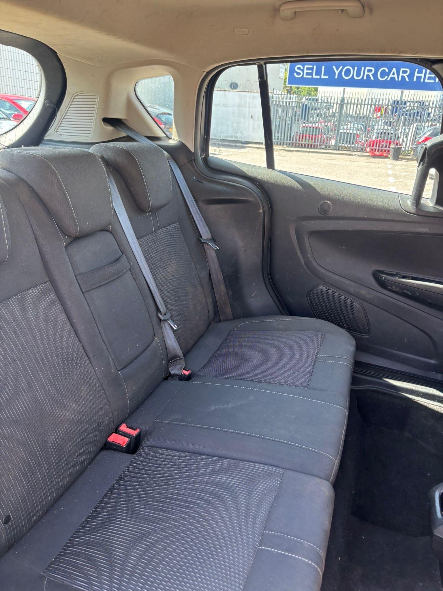 Ford B-Max view 34