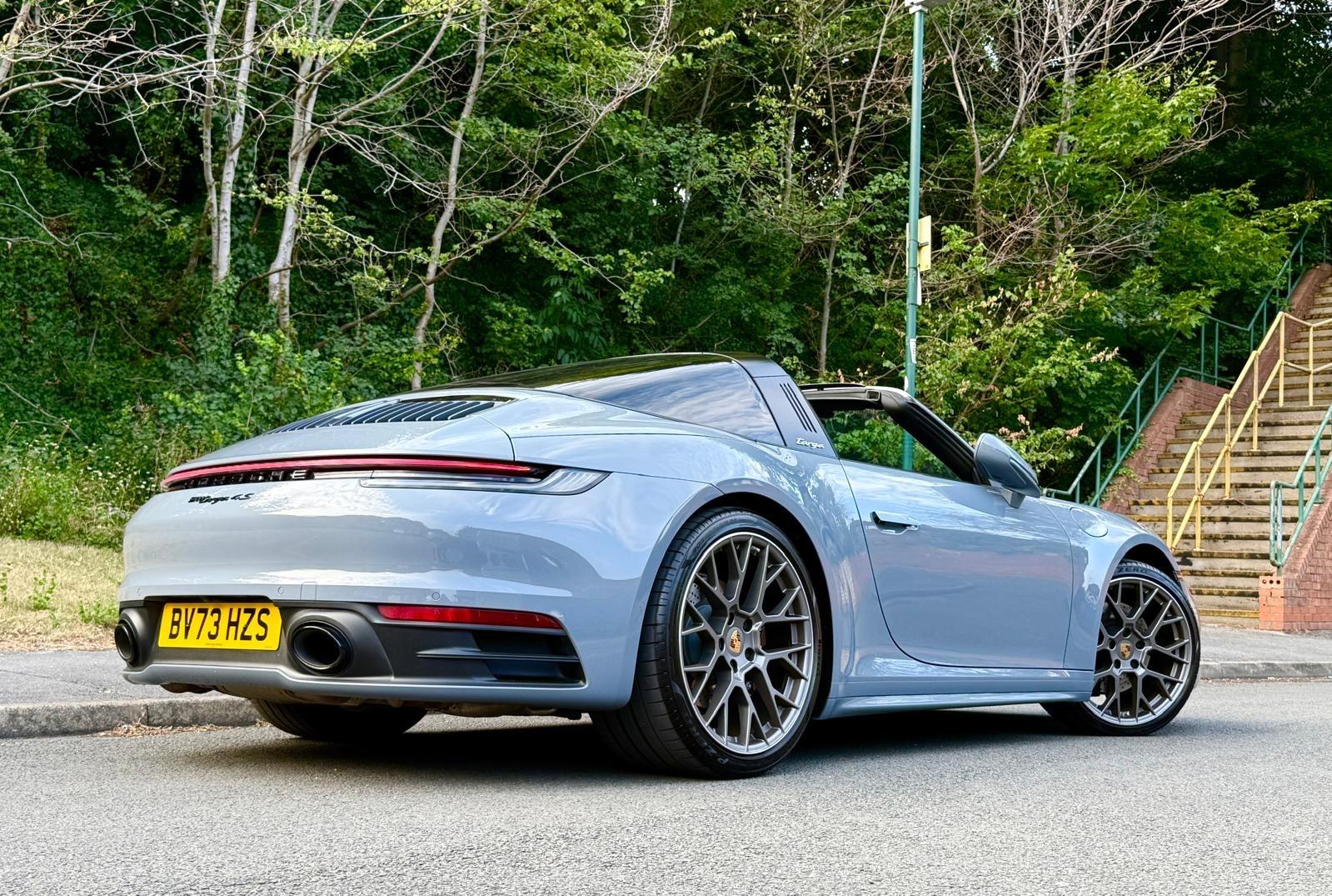 Porsche 911 view 5