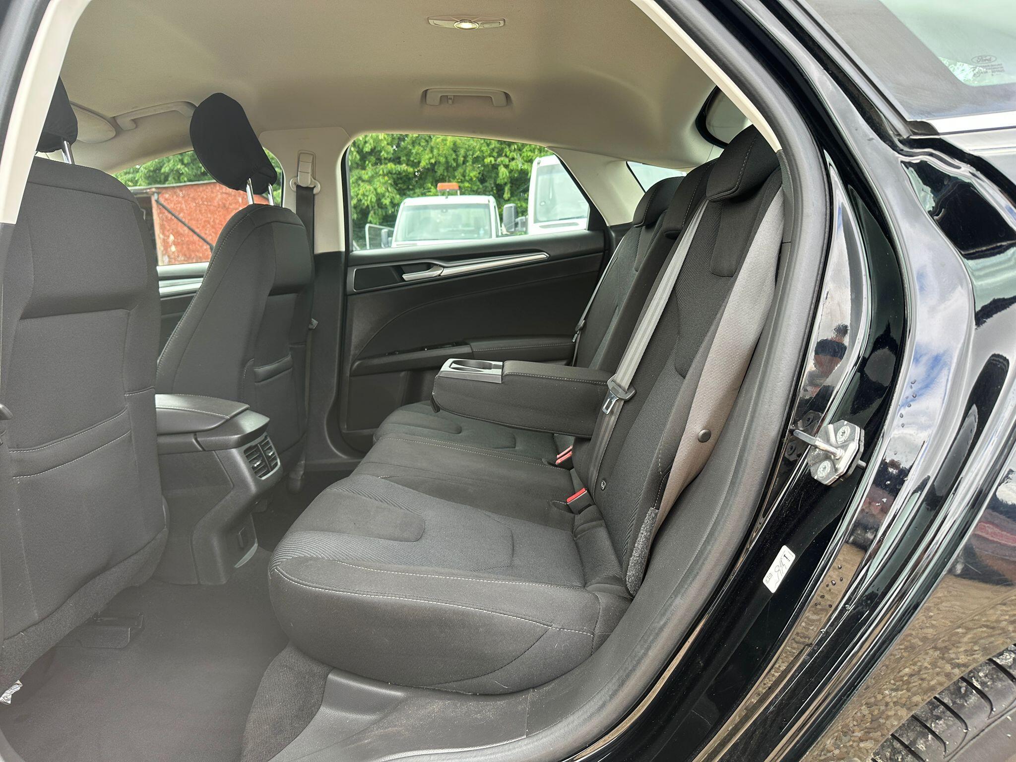 Ford Mondeo view 10