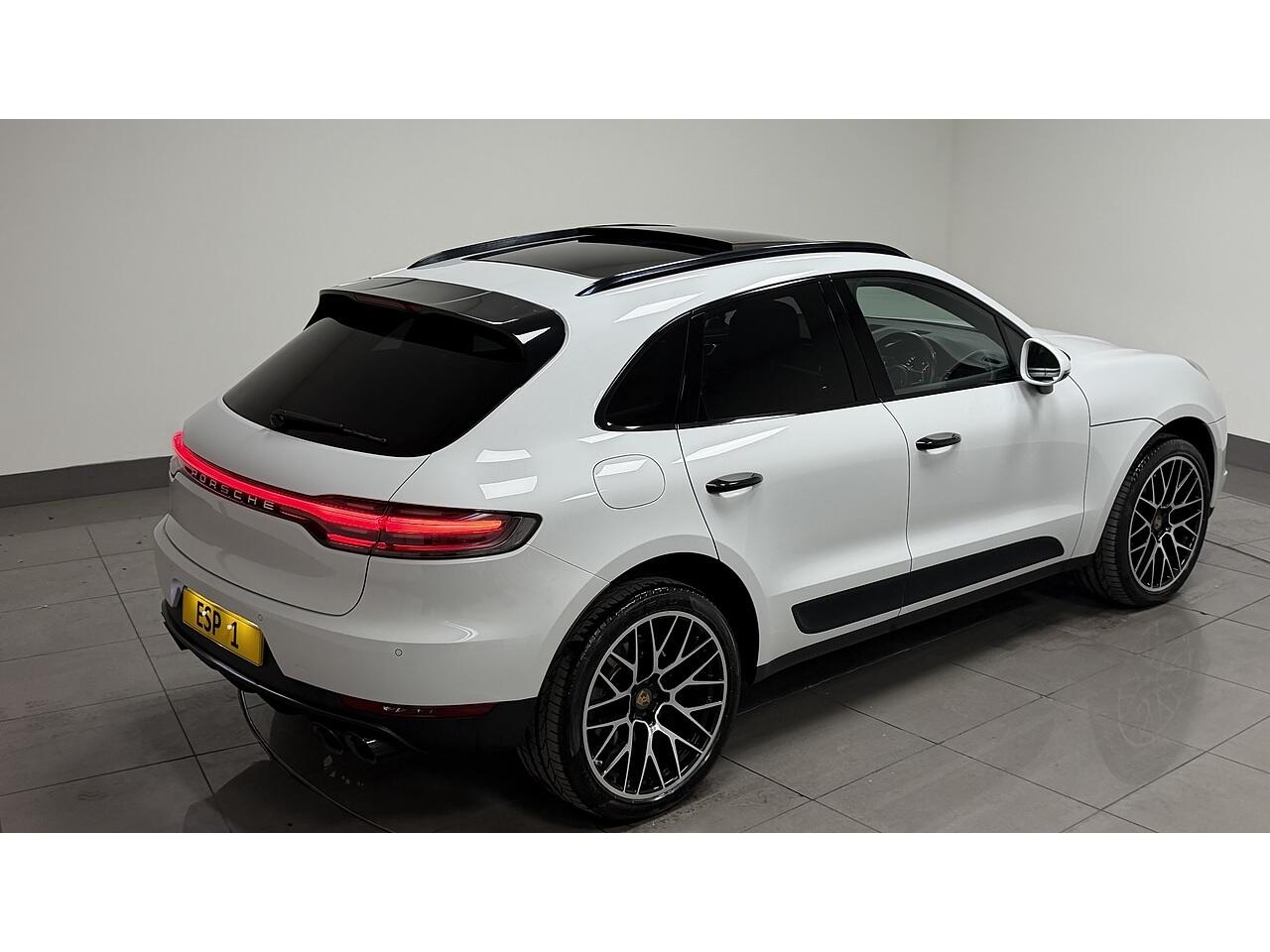 Porsche Macan view 14