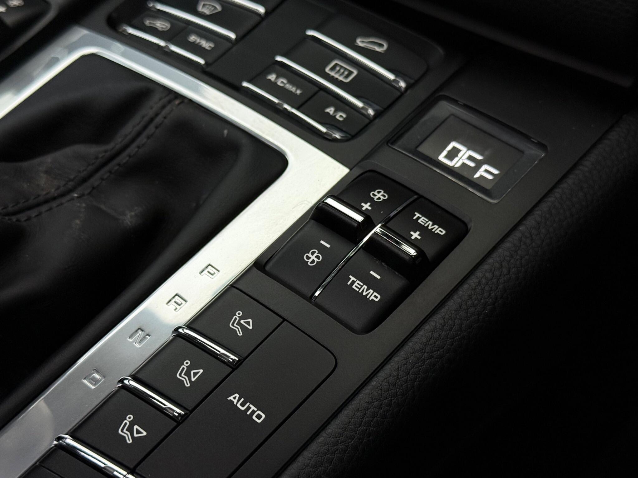 Porsche Macan view 24
