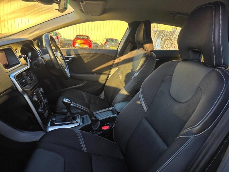 2019 Volvo V40 2.0 T2 R-Design Edition Euro 6 (s/s) 5dr • 129,000 miles image 37