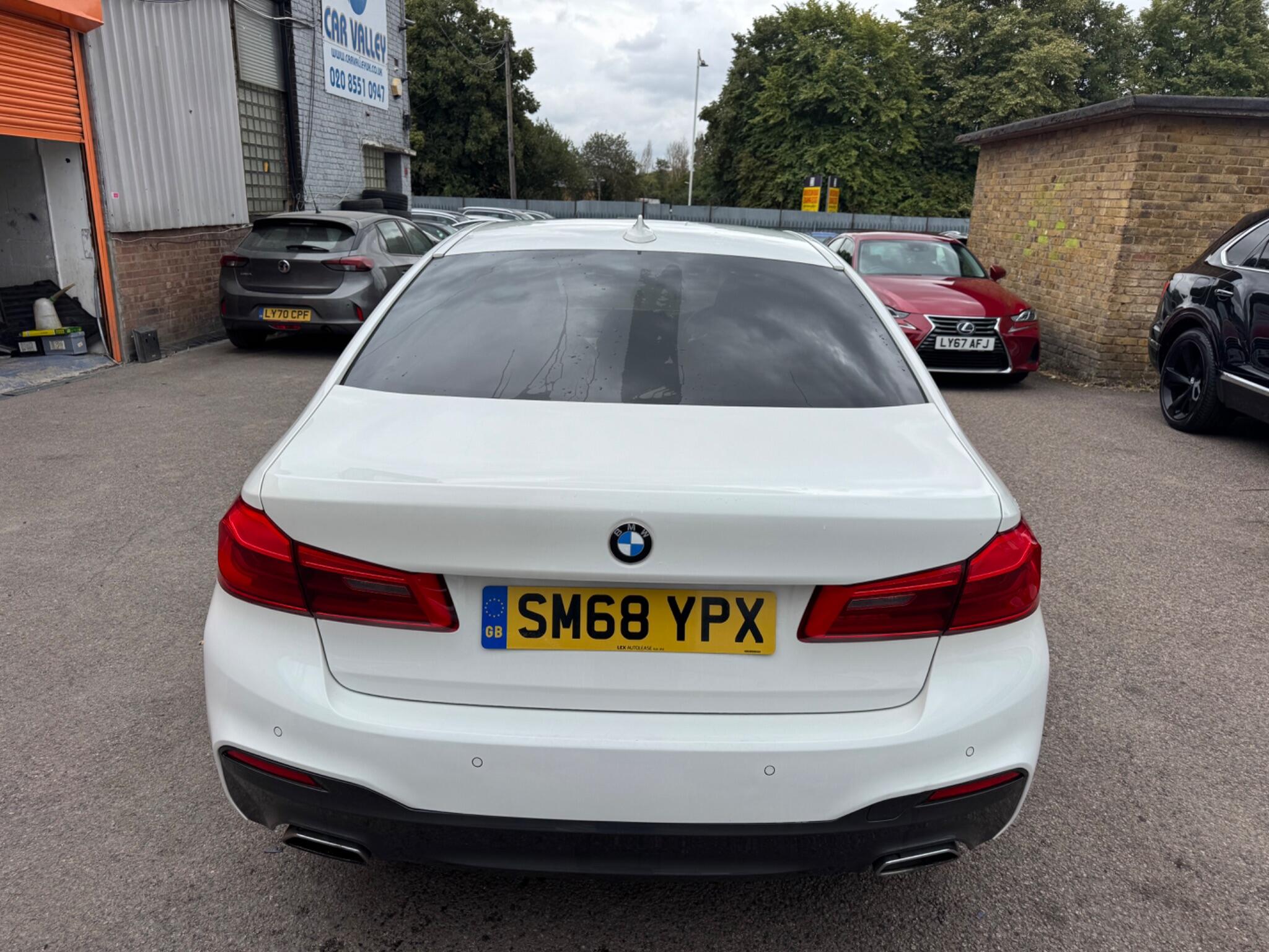 BMW 5 Series view 6