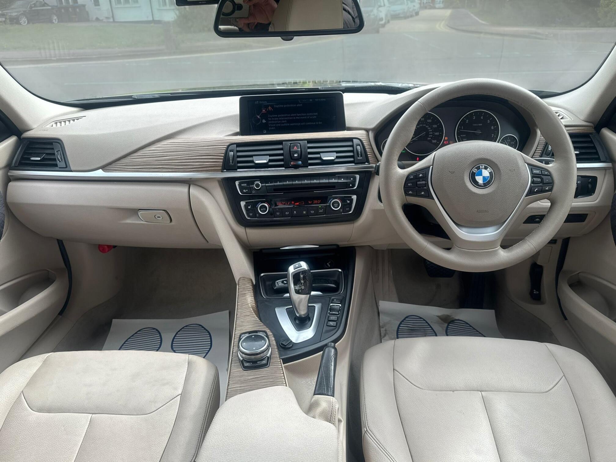 BMW 3 Series view 4