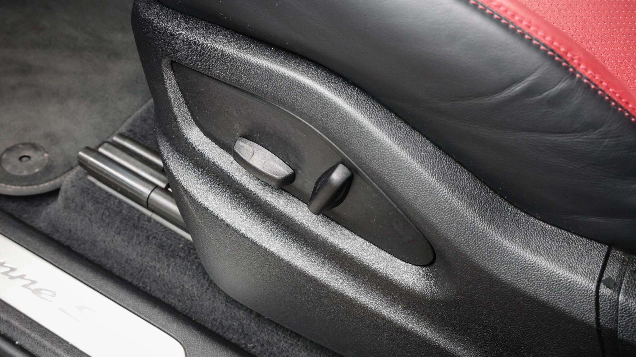 Porsche Cayenne view 29