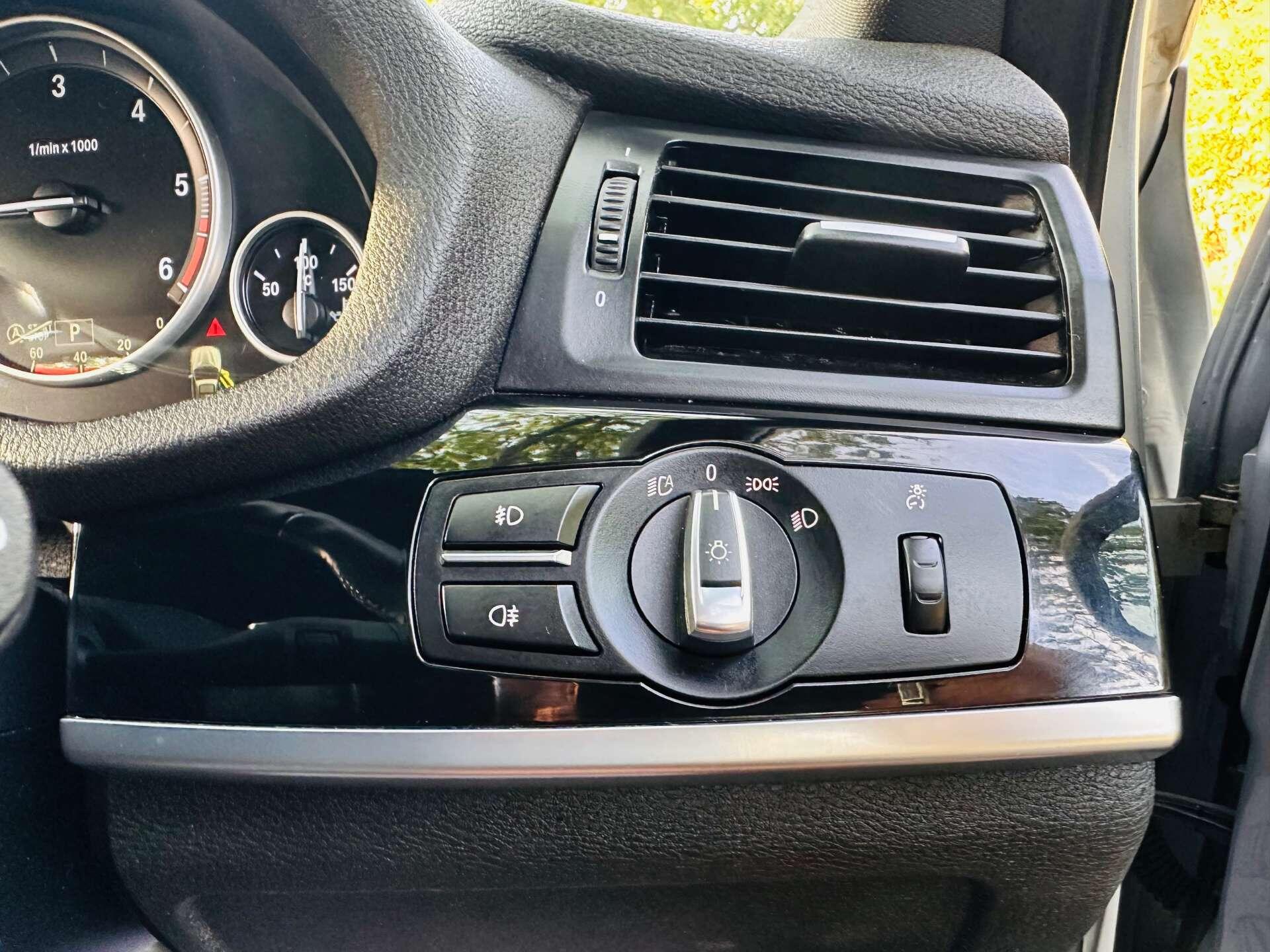 BMW X3 view 24