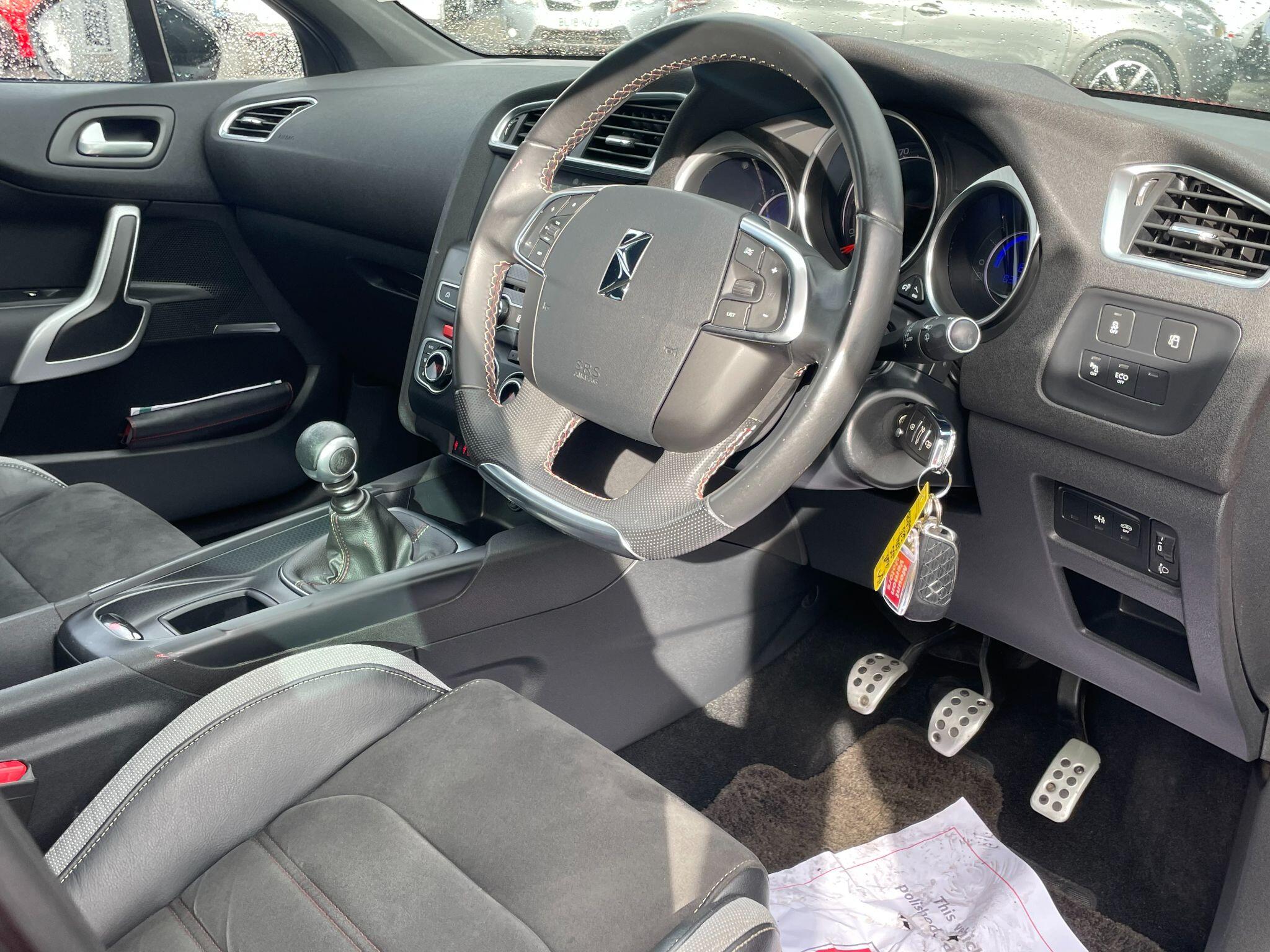 DS Automobiles DS 4 view 19