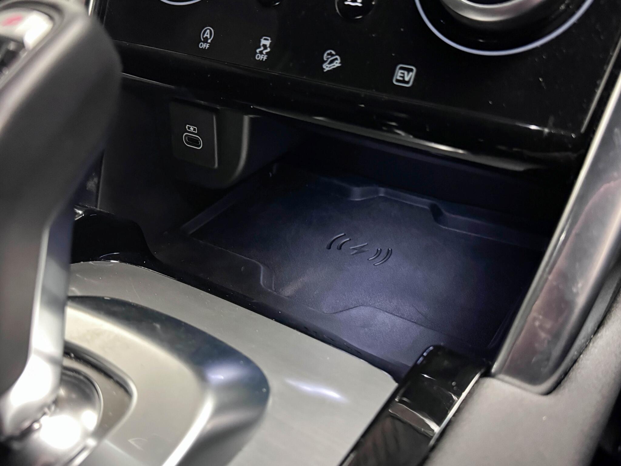 Land Rover Discovery Sport view 38